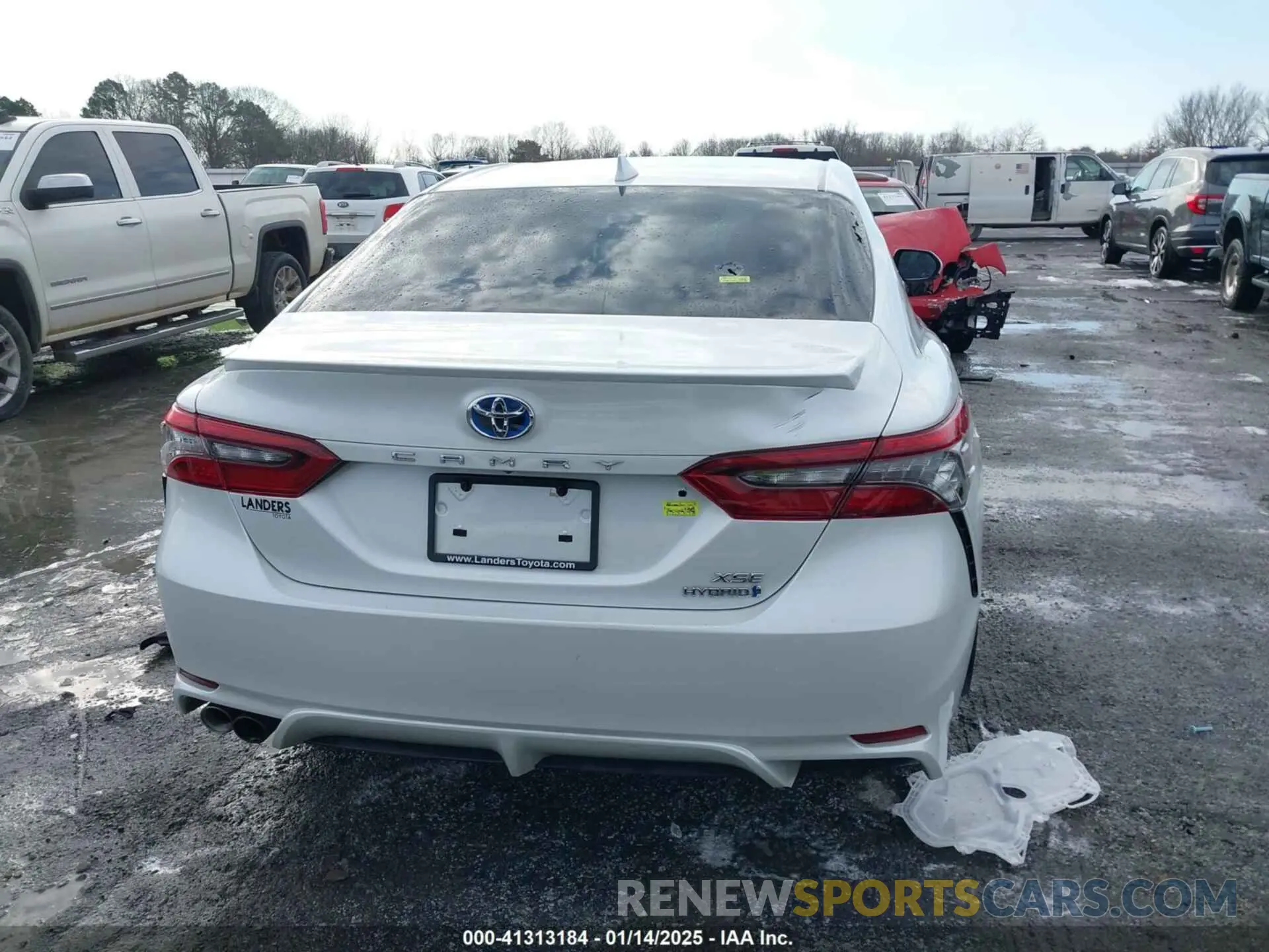 16 Photograph of a damaged car 4T1K31AK1MU564966 TOYOTA CAMRY 2021