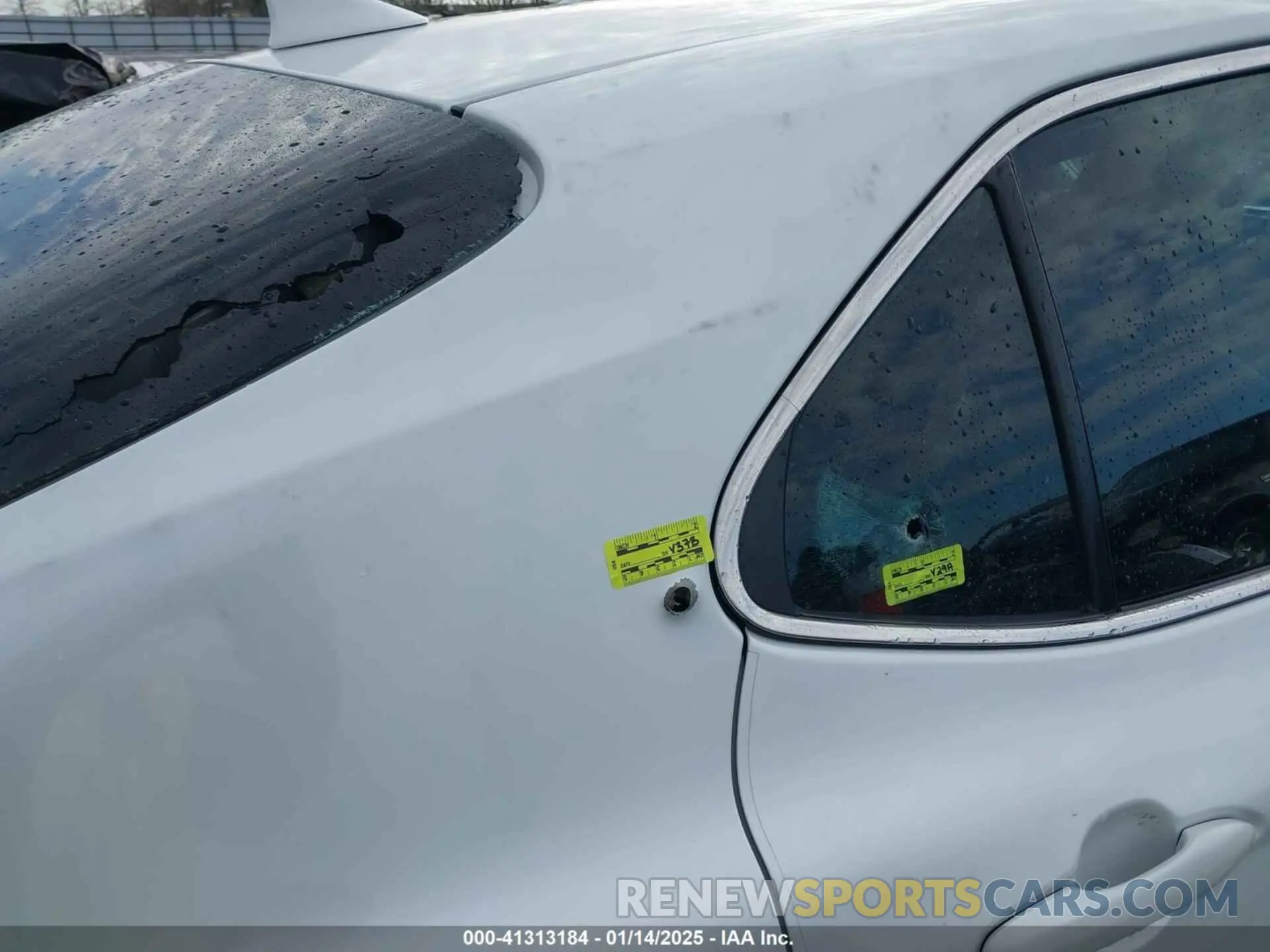 18 Photograph of a damaged car 4T1K31AK1MU564966 TOYOTA CAMRY 2021