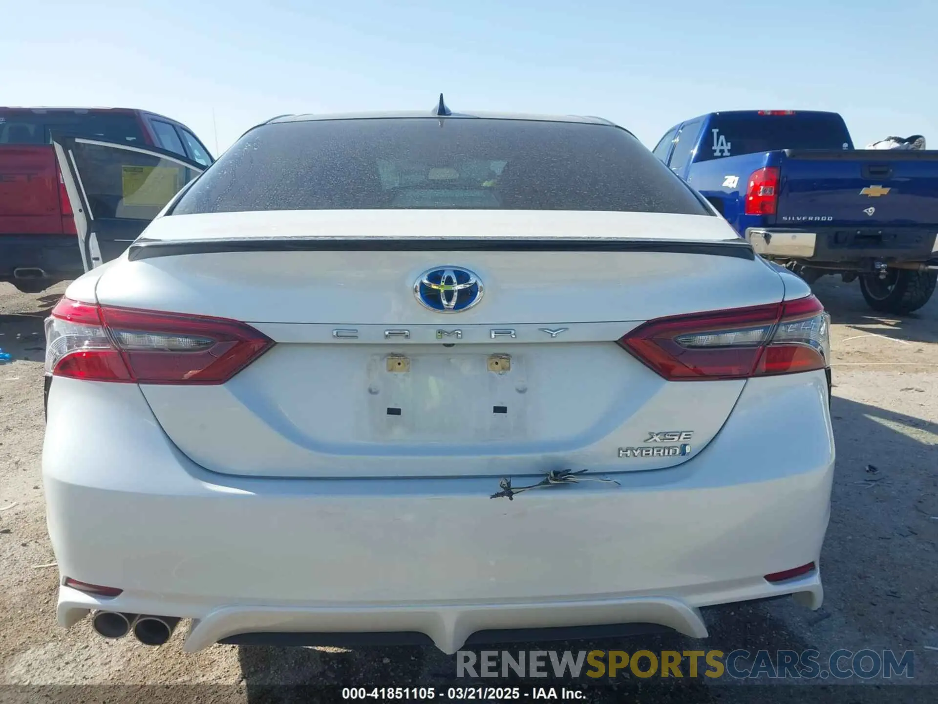 17 Photograph of a damaged car 4T1K31AK2MU020038 TOYOTA CAMRY 2021