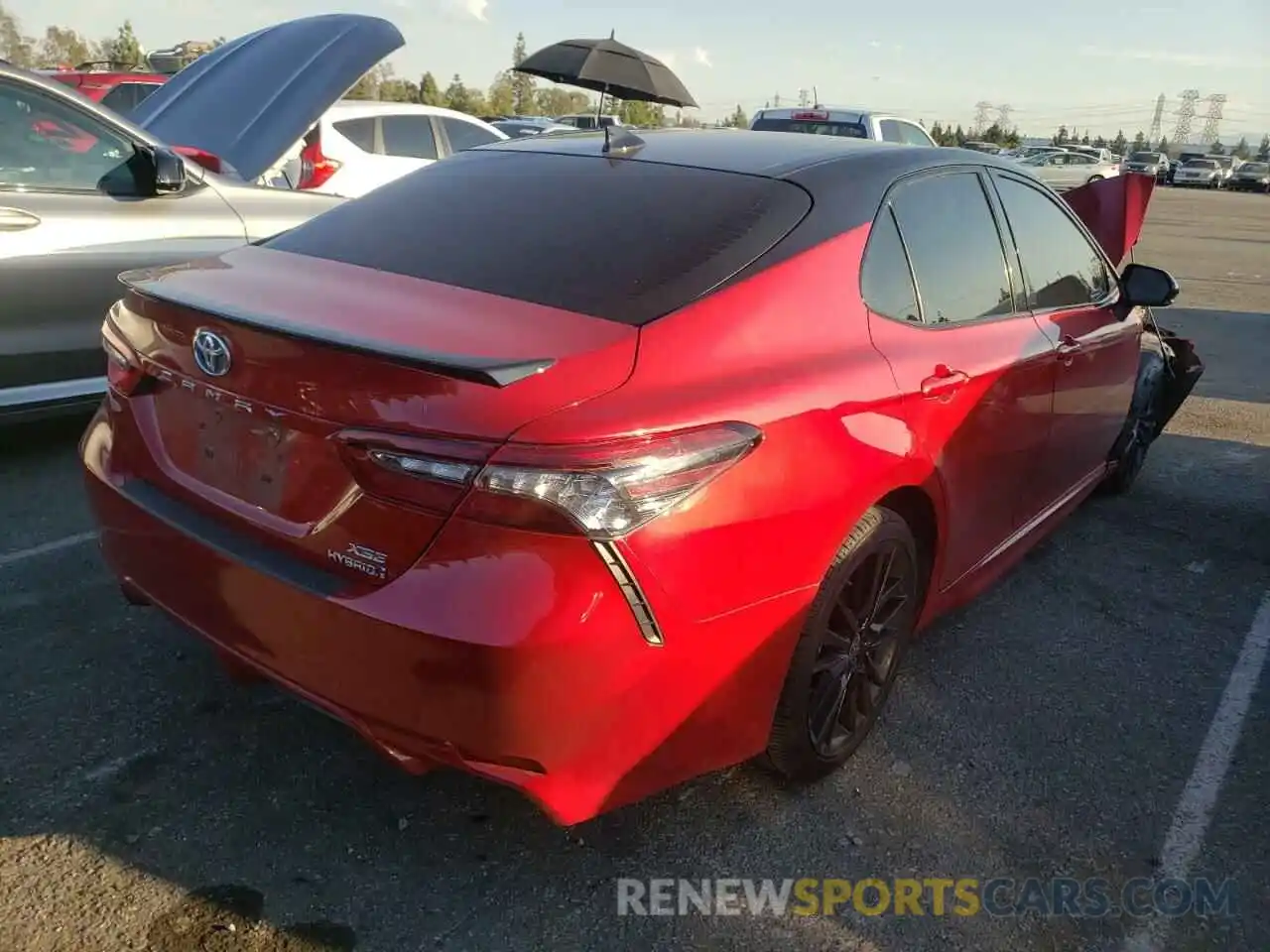 4 Photograph of a damaged car 4T1K31AK2MU024610 TOYOTA CAMRY 2021