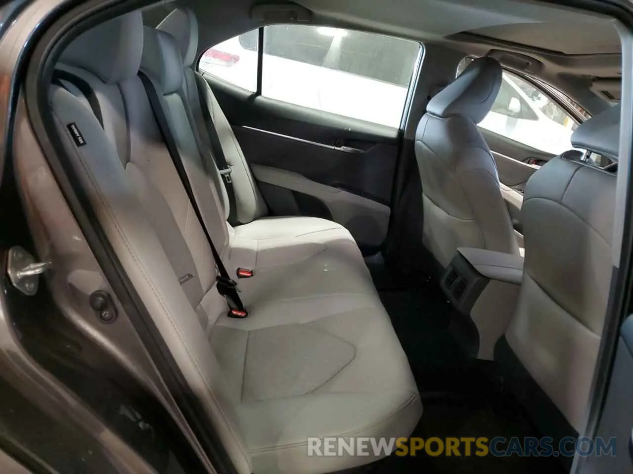10 Photograph of a damaged car 4T1K31AK2MU029807 TOYOTA CAMRY 2021