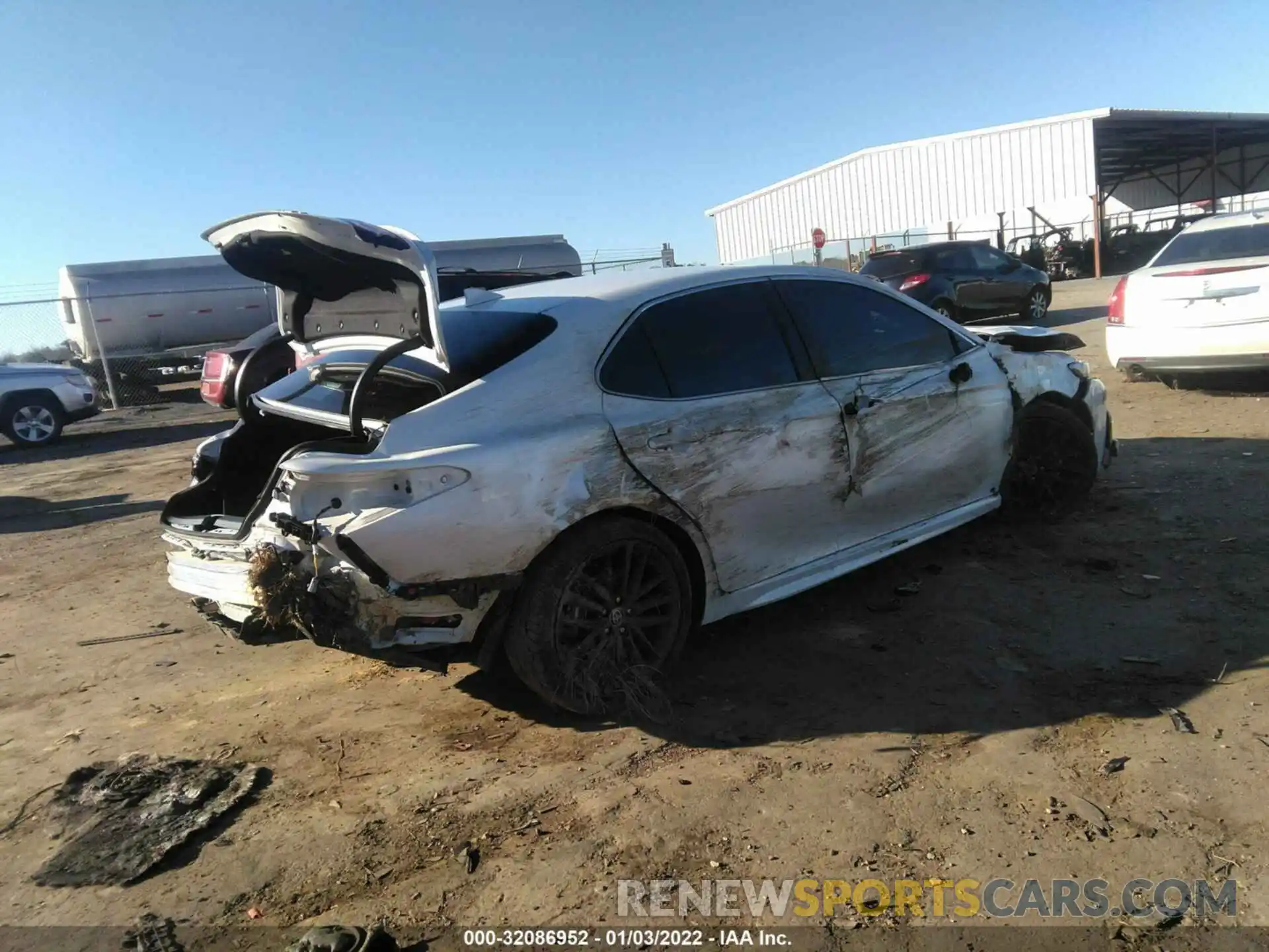 4 Photograph of a damaged car 4T1K31AK2MU549733 TOYOTA CAMRY 2021