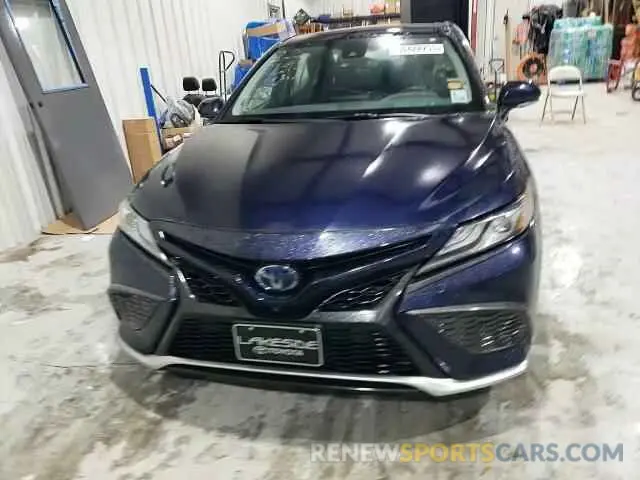 11 Photograph of a damaged car 4T1K31AK2MU552714 TOYOTA CAMRY 2021