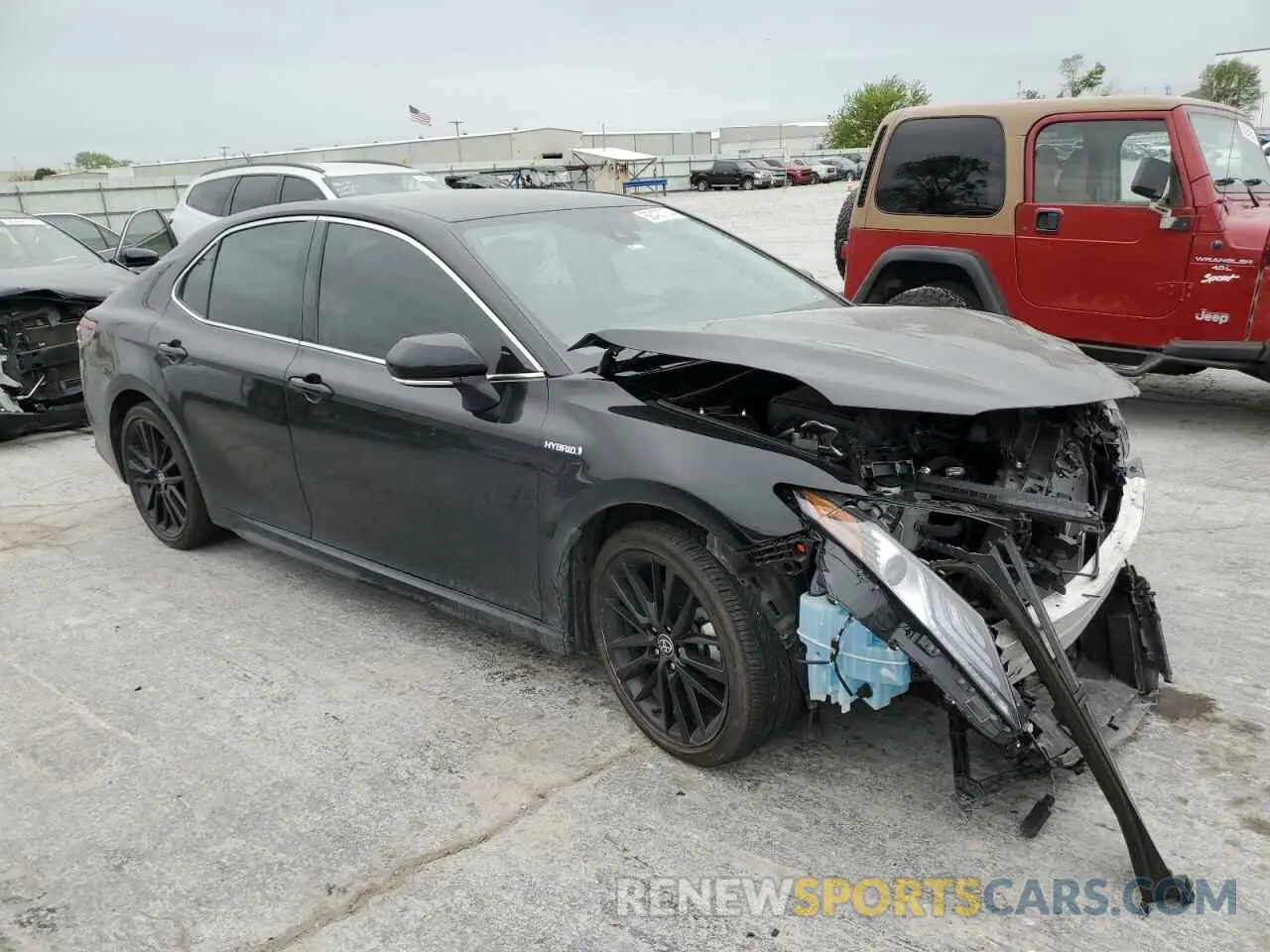 4 Photograph of a damaged car 4T1K31AK2MU558240 TOYOTA CAMRY 2021