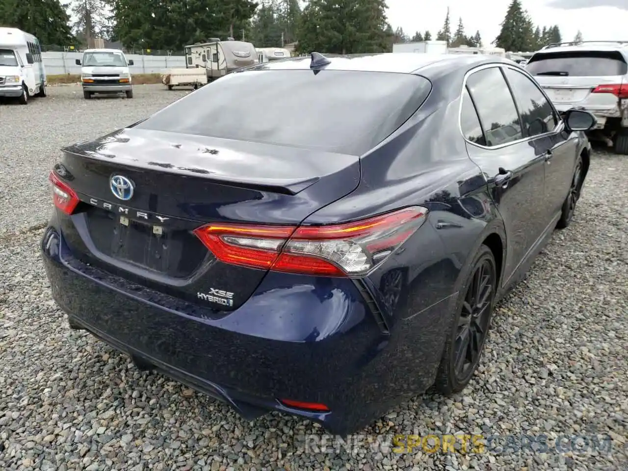 4 Photograph of a damaged car 4T1K31AK2MU561137 TOYOTA CAMRY 2021