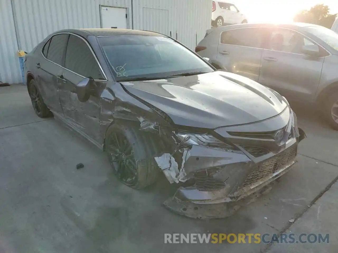 1 Photograph of a damaged car 4T1K31AK2MU561395 TOYOTA CAMRY 2021