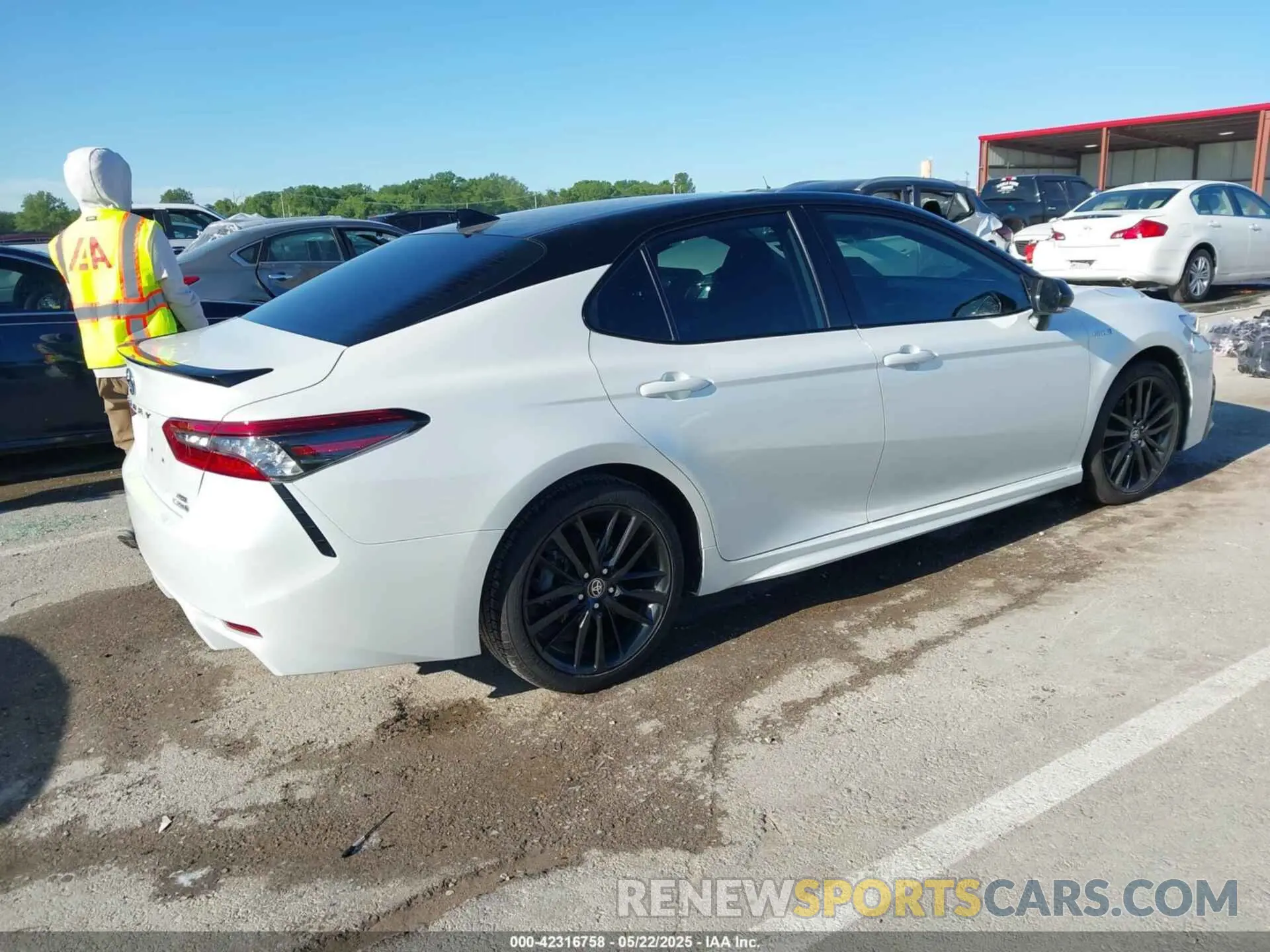 4 Photograph of a damaged car 4T1K31AK4MU024933 TOYOTA CAMRY 2021