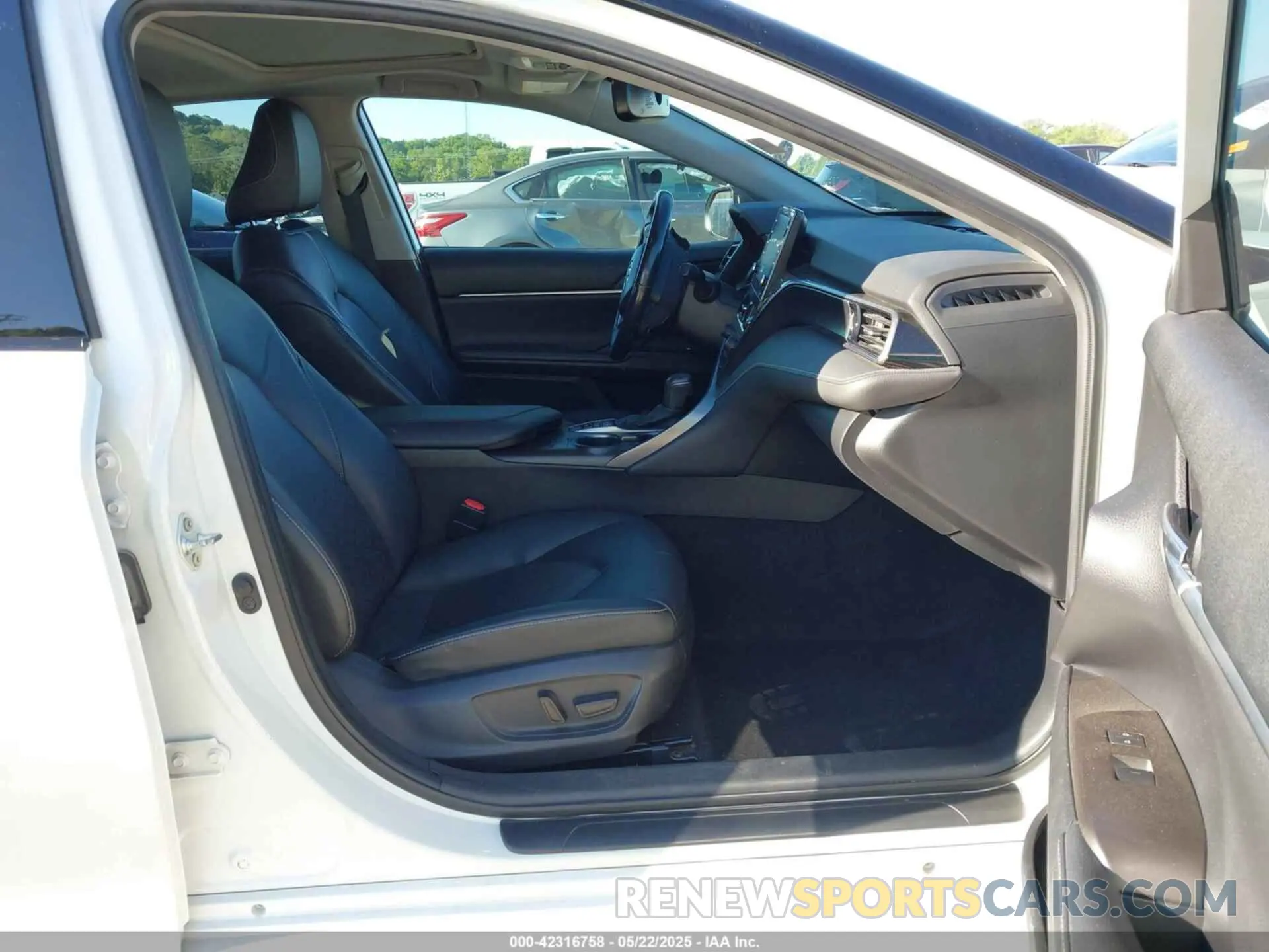 5 Photograph of a damaged car 4T1K31AK4MU024933 TOYOTA CAMRY 2021