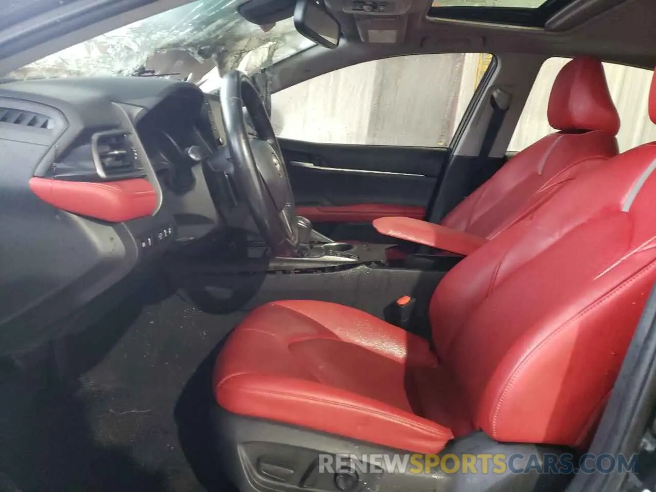 7 Photograph of a damaged car 4T1K31AK4MU027055 TOYOTA CAMRY 2021