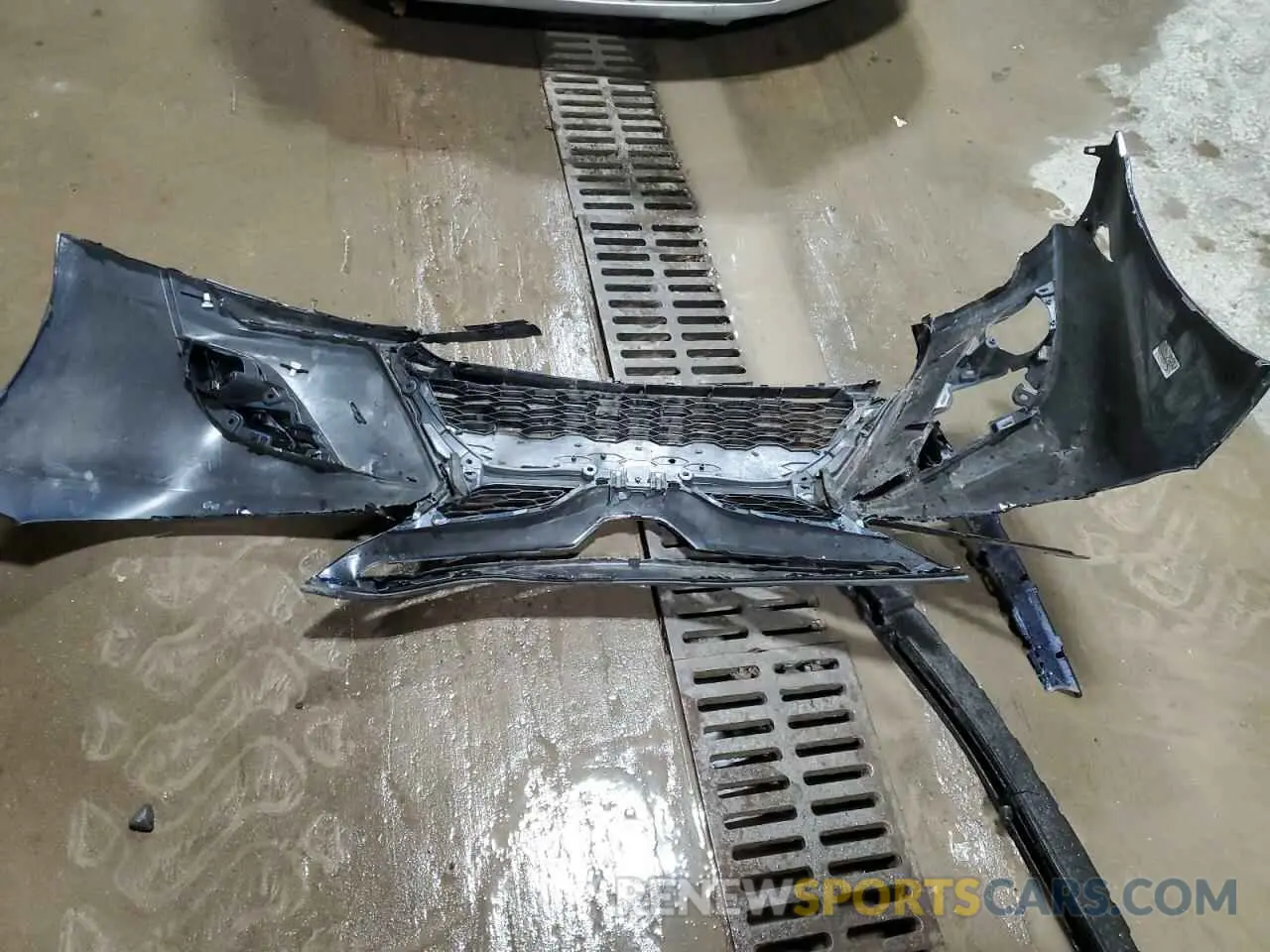 12 Photograph of a damaged car 4T1K31AK5MU569698 TOYOTA CAMRY 2021
