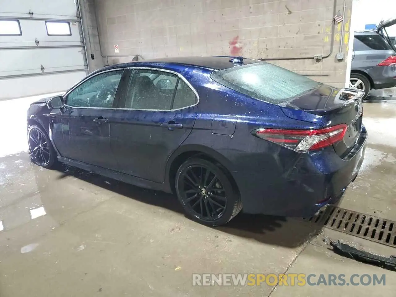 2 Photograph of a damaged car 4T1K31AK5MU569698 TOYOTA CAMRY 2021