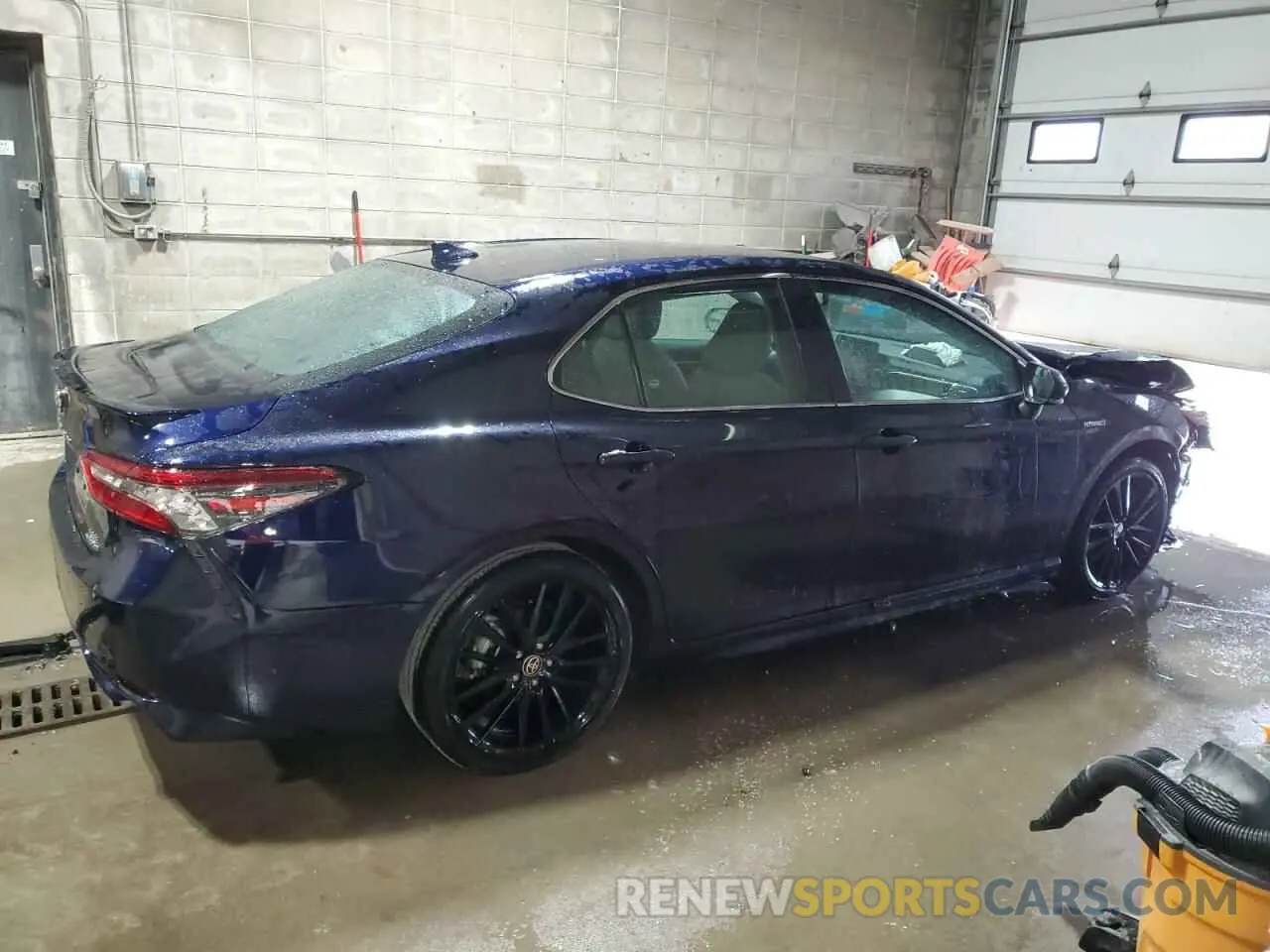 3 Photograph of a damaged car 4T1K31AK5MU569698 TOYOTA CAMRY 2021
