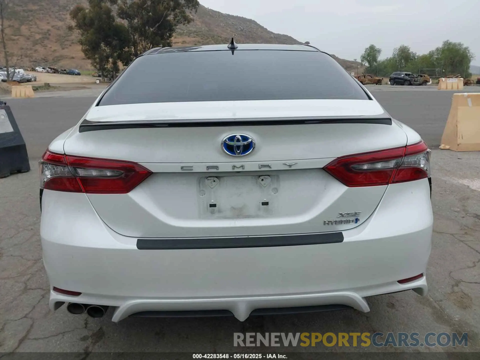 16 Photograph of a damaged car 4T1K31AK6MU020821 TOYOTA CAMRY 2021