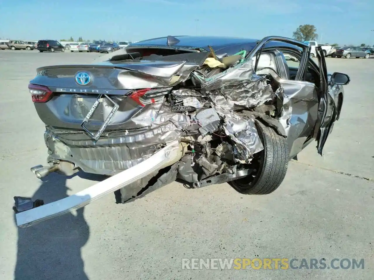 4 Photograph of a damaged car 4T1K31AK6MU549525 TOYOTA CAMRY 2021