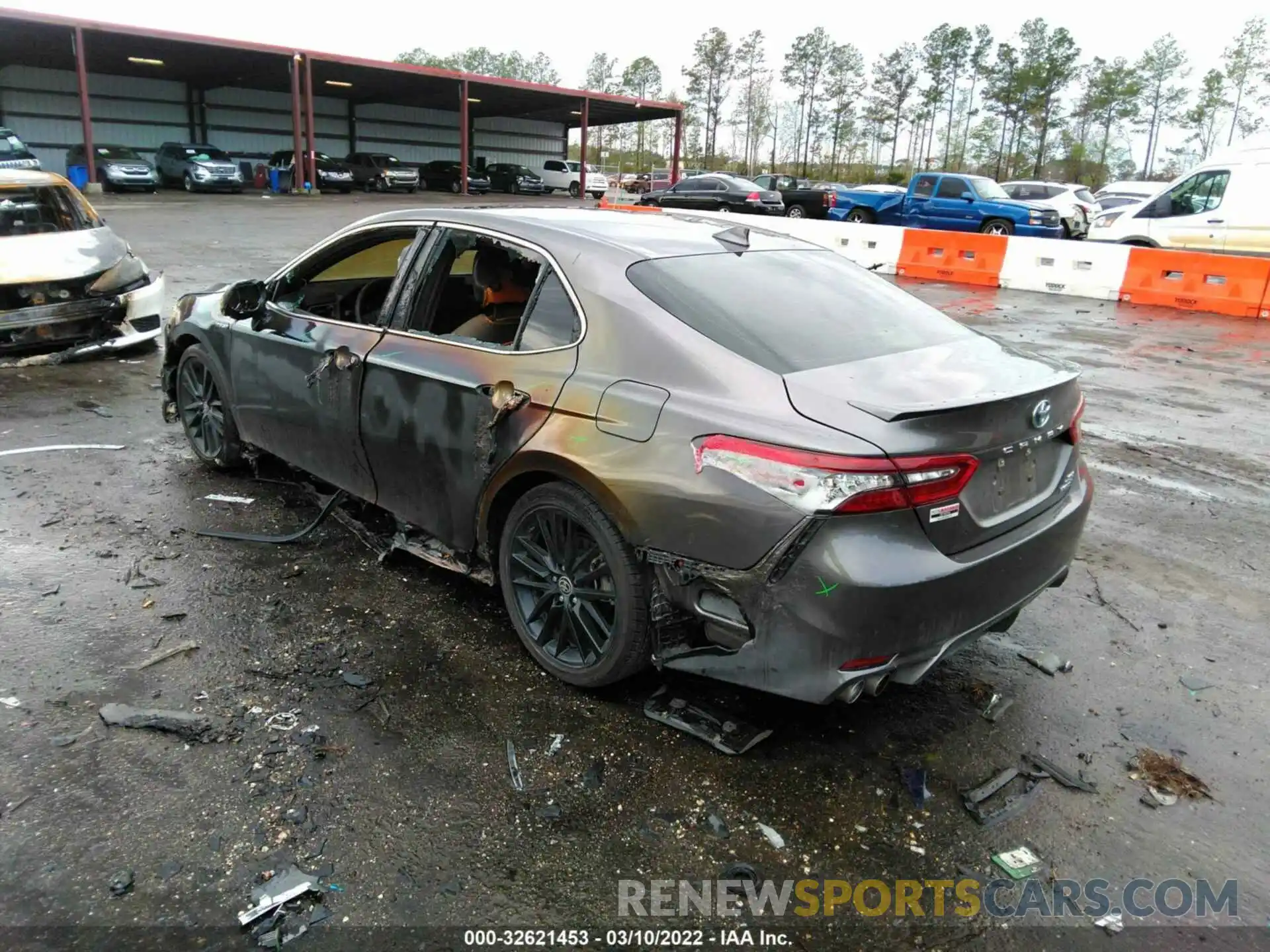 3 Photograph of a damaged car 4T1K31AK7MU023842 TOYOTA CAMRY 2021