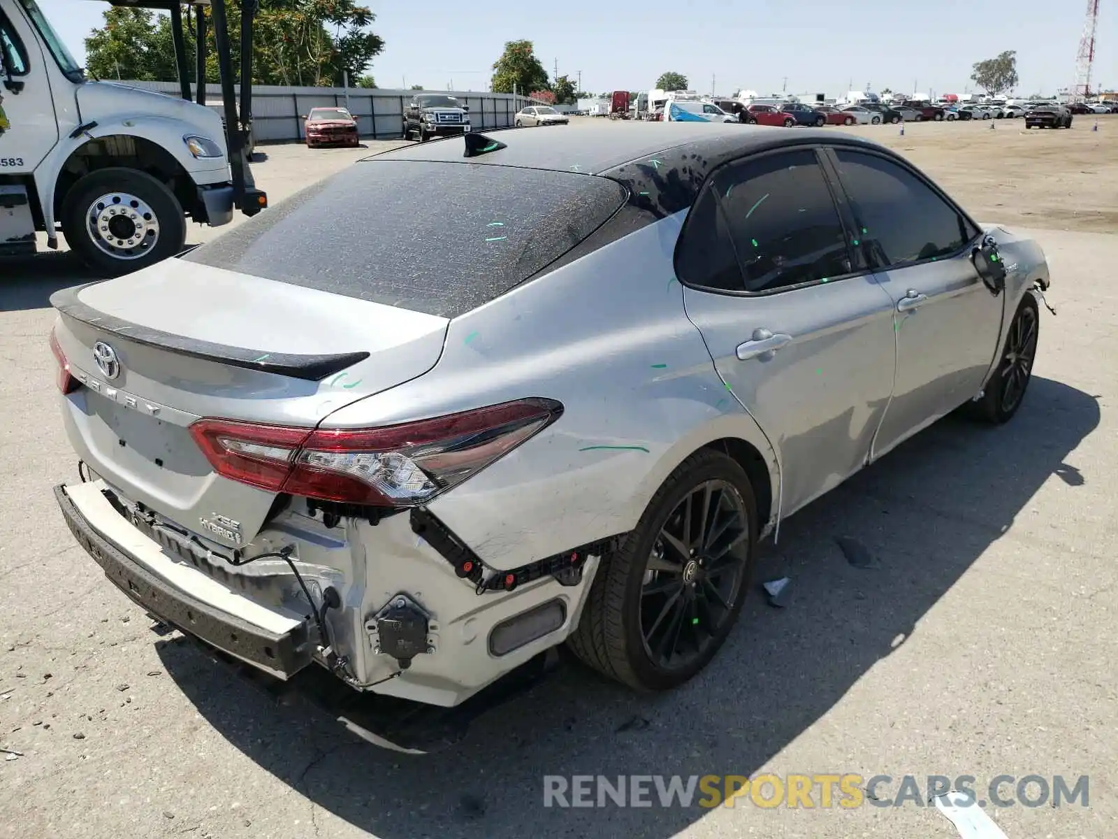 4 Photograph of a damaged car 4T1K31AK7MU023940 TOYOTA CAMRY 2021