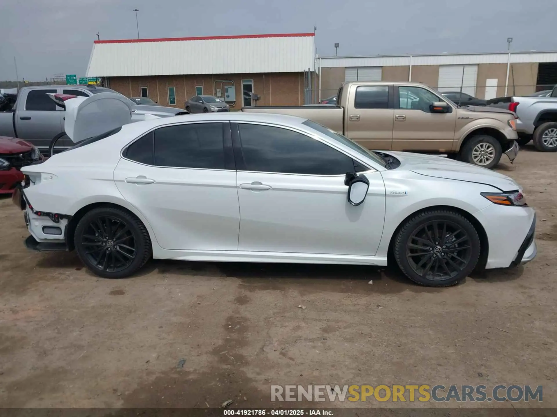 14 Photograph of a damaged car 4T1K31AK7MU568679 TOYOTA CAMRY 2021
