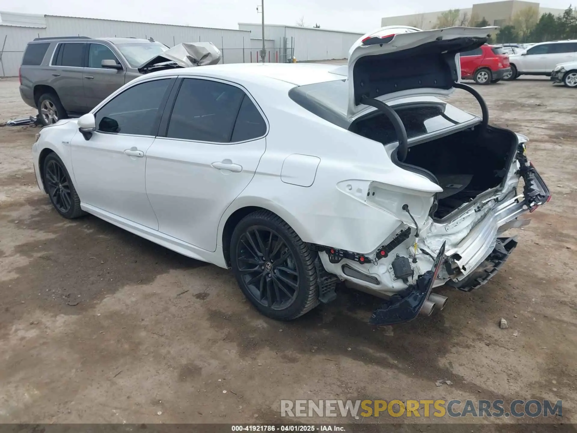 3 Photograph of a damaged car 4T1K31AK7MU568679 TOYOTA CAMRY 2021