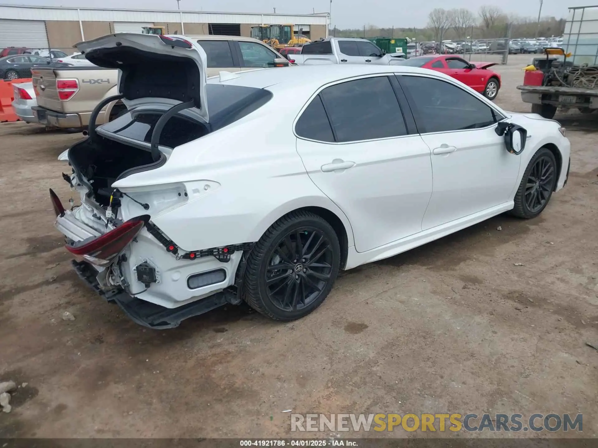 4 Photograph of a damaged car 4T1K31AK7MU568679 TOYOTA CAMRY 2021