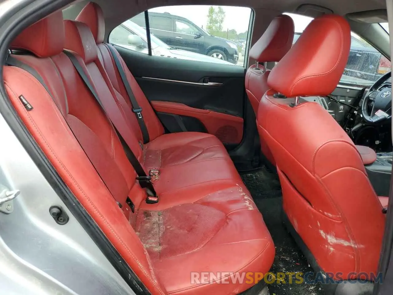 10 Photograph of a damaged car 4T1K31AK9MU551320 TOYOTA CAMRY 2021