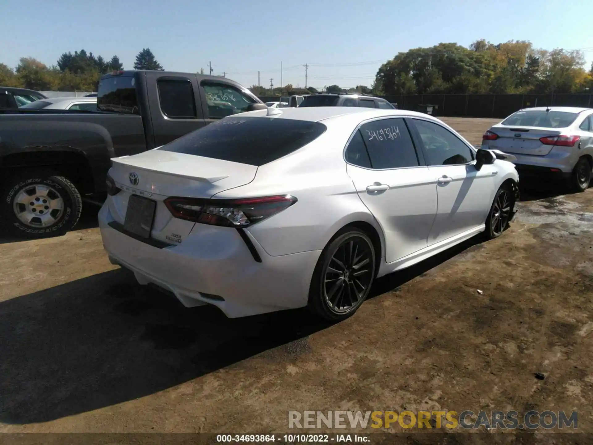 4 Photograph of a damaged car 4T1K31AKXMU547213 TOYOTA CAMRY 2021