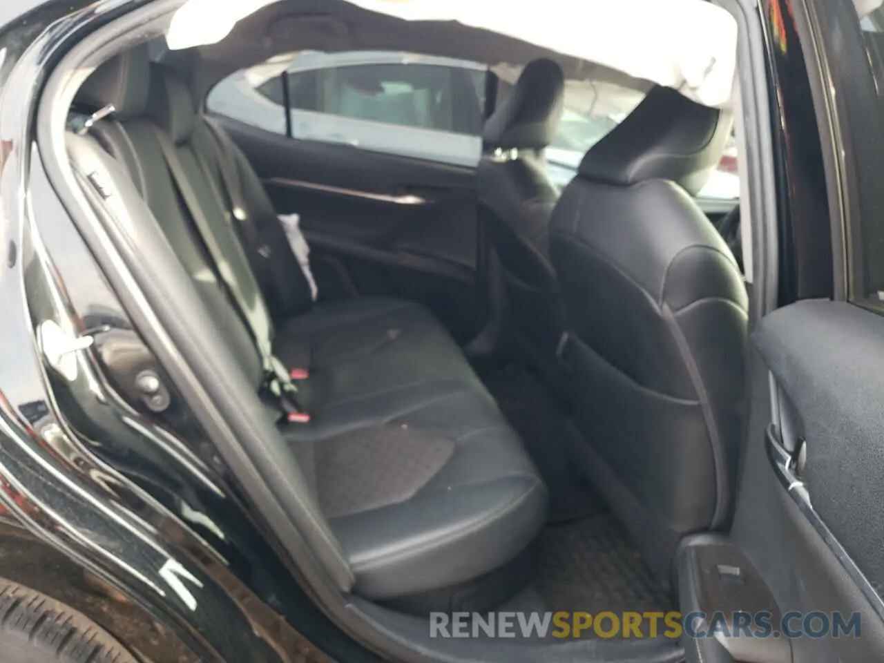 10 Photograph of a damaged car 4T1K31AKXMU550354 TOYOTA CAMRY 2021