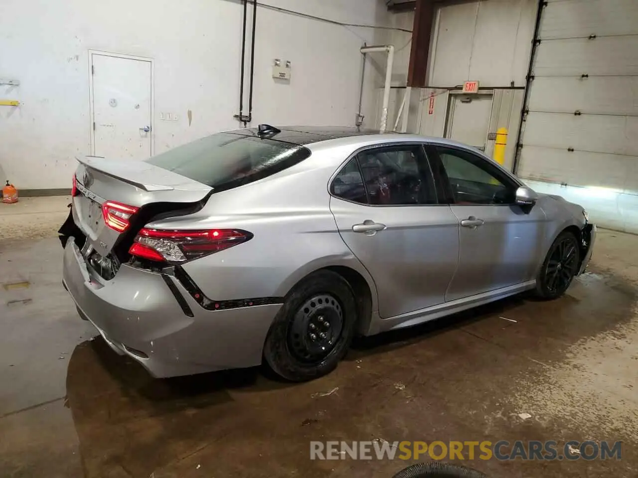 3 Photograph of a damaged car 4T1K61AK0MU413981 TOYOTA CAMRY 2021