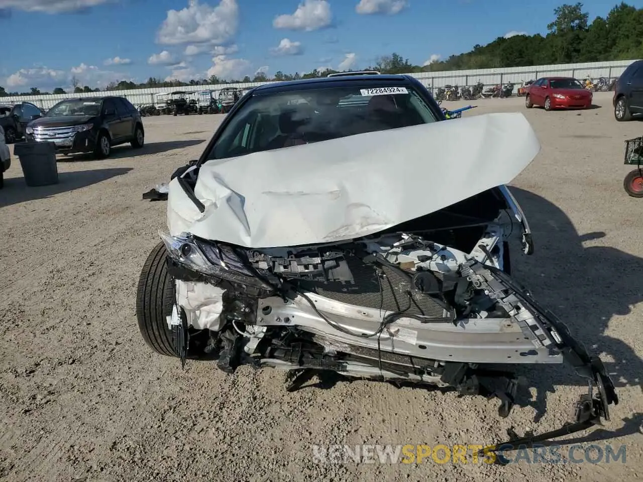 11 Photograph of a damaged car 4T1K61AK0MU465403 TOYOTA CAMRY 2021