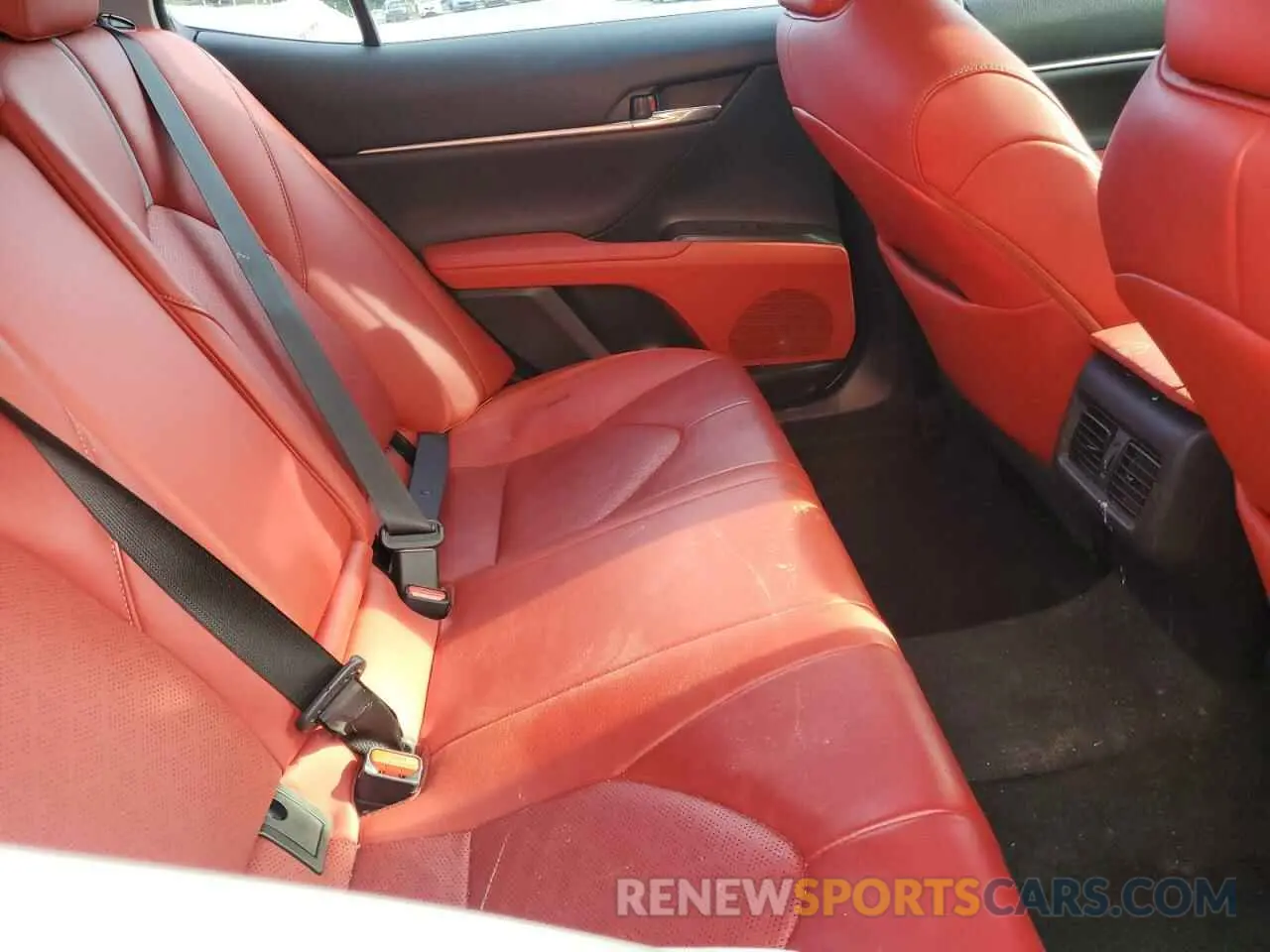 10 Photograph of a damaged car 4T1K61AK0MU484999 TOYOTA CAMRY 2021