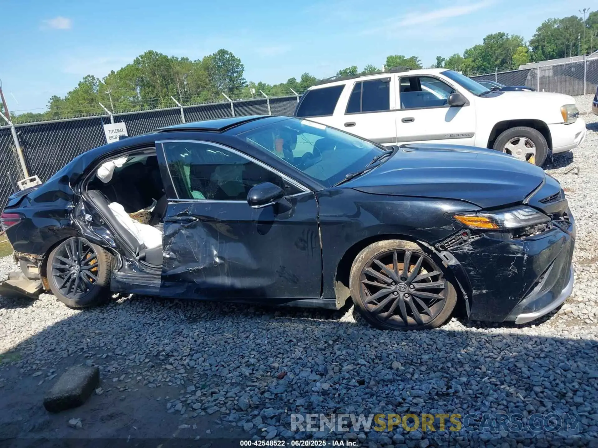 12 Photograph of a damaged car 4T1K61AK0MU491371 TOYOTA CAMRY 2021