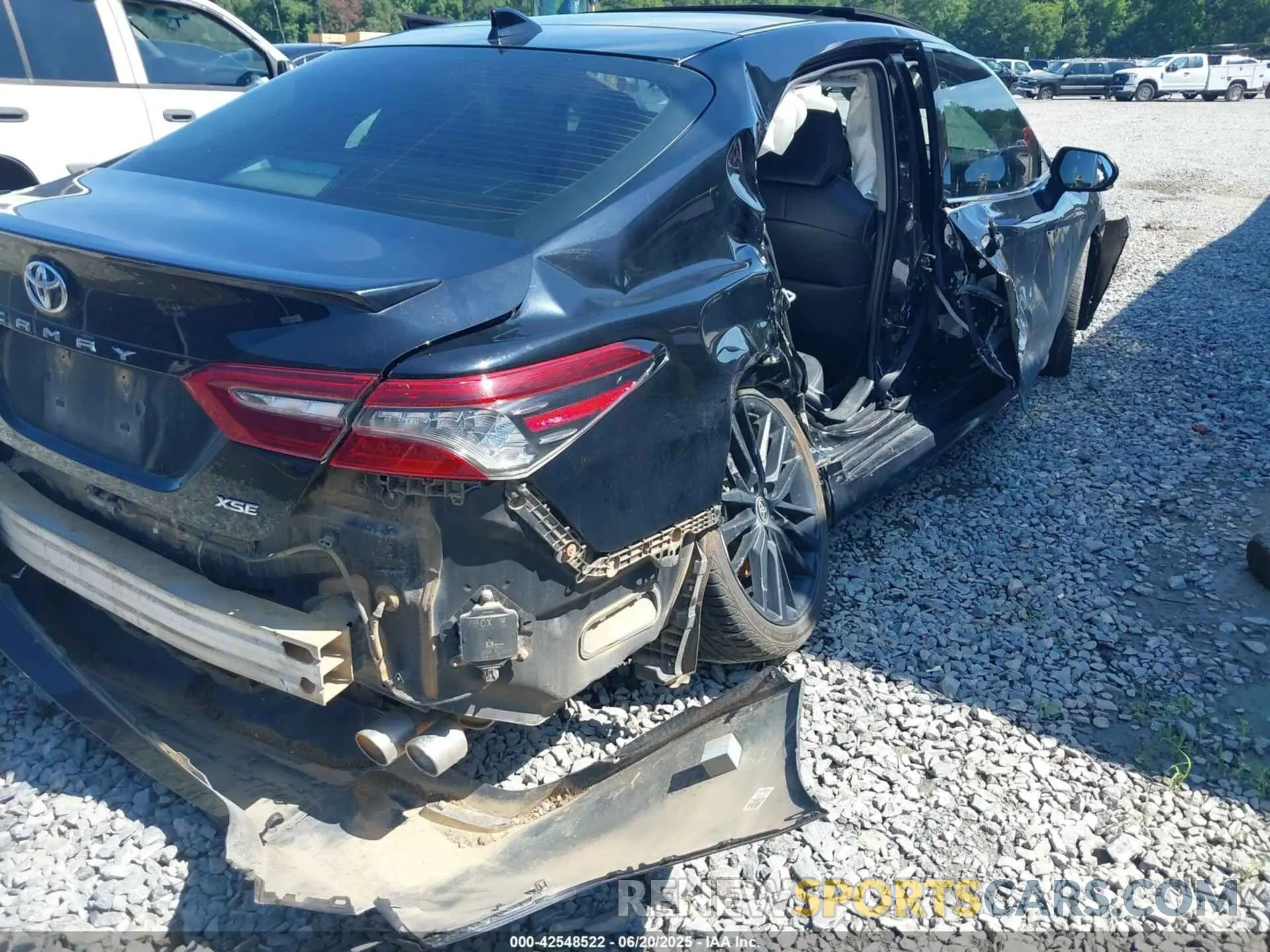 17 Photograph of a damaged car 4T1K61AK0MU491371 TOYOTA CAMRY 2021
