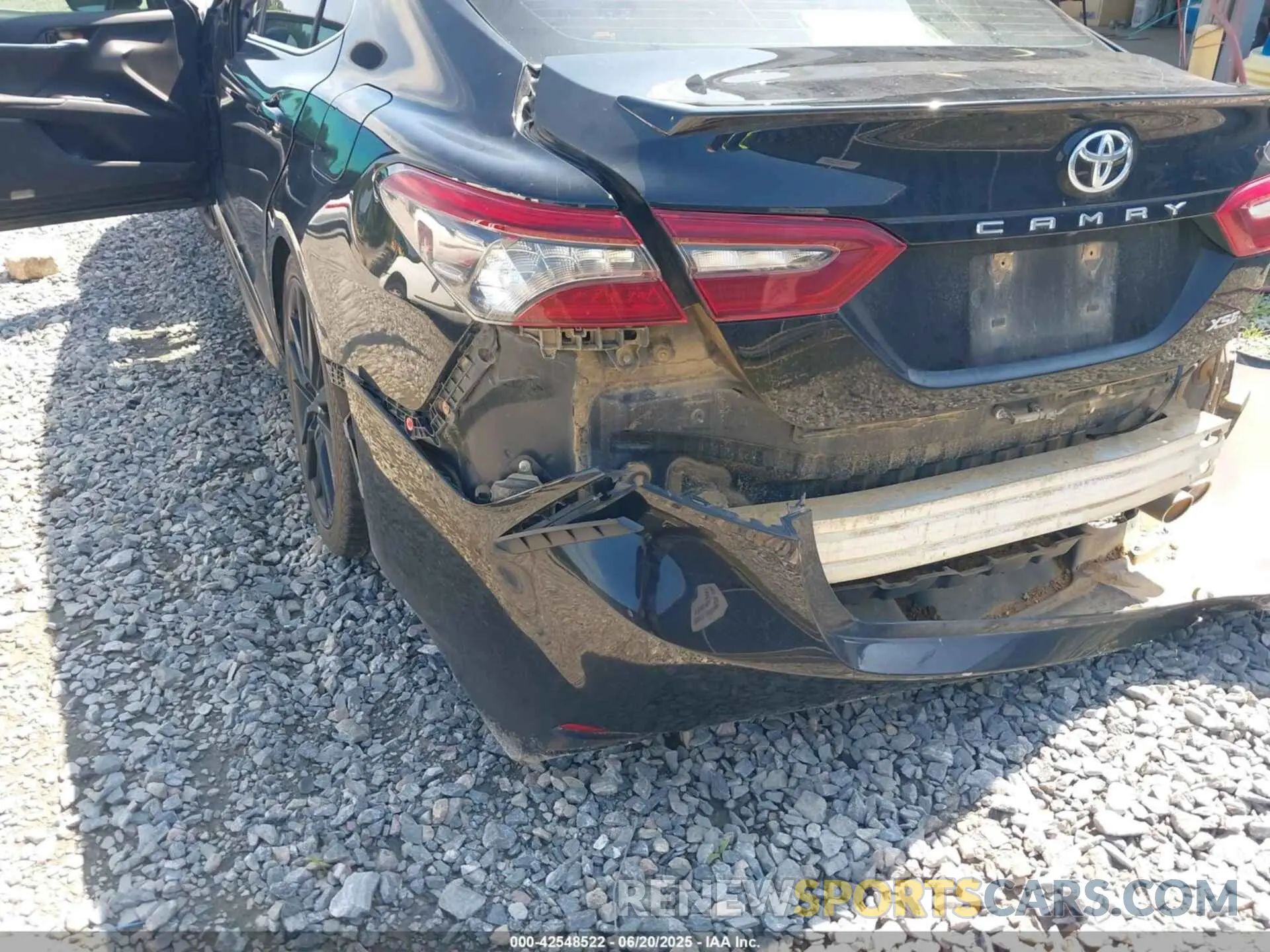 18 Photograph of a damaged car 4T1K61AK0MU491371 TOYOTA CAMRY 2021