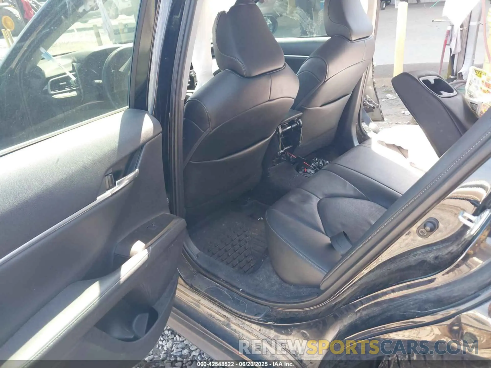 8 Photograph of a damaged car 4T1K61AK0MU491371 TOYOTA CAMRY 2021