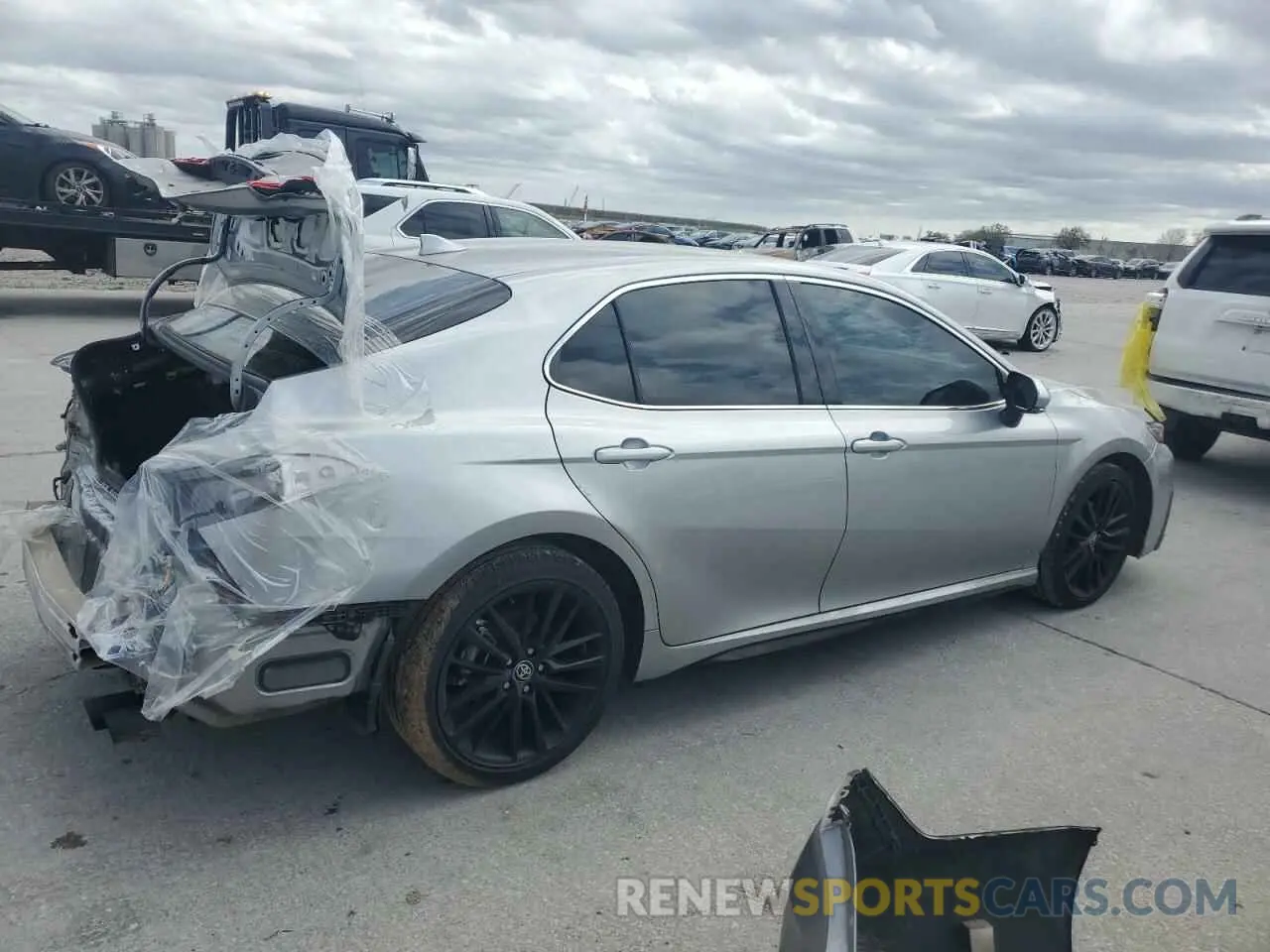 3 Photograph of a damaged car 4T1K61AK0MU530508 TOYOTA CAMRY 2021