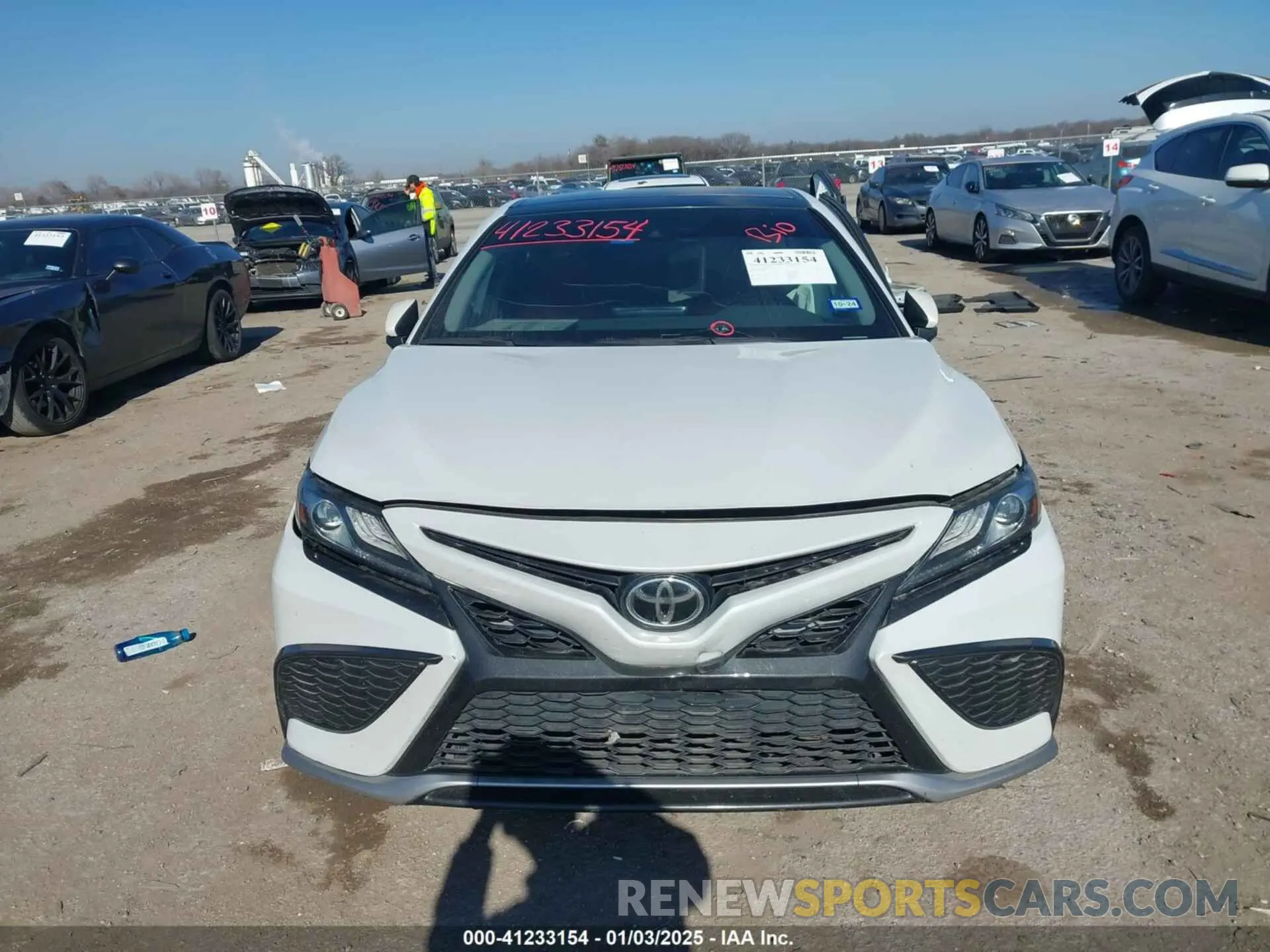 11 Photograph of a damaged car 4T1K61AK0MU584729 TOYOTA CAMRY 2021