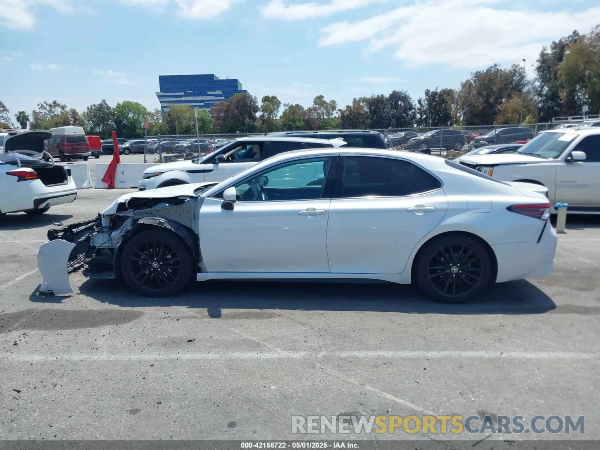 15 Photograph of a damaged car 4T1K61AK0MU588795 TOYOTA CAMRY 2021
