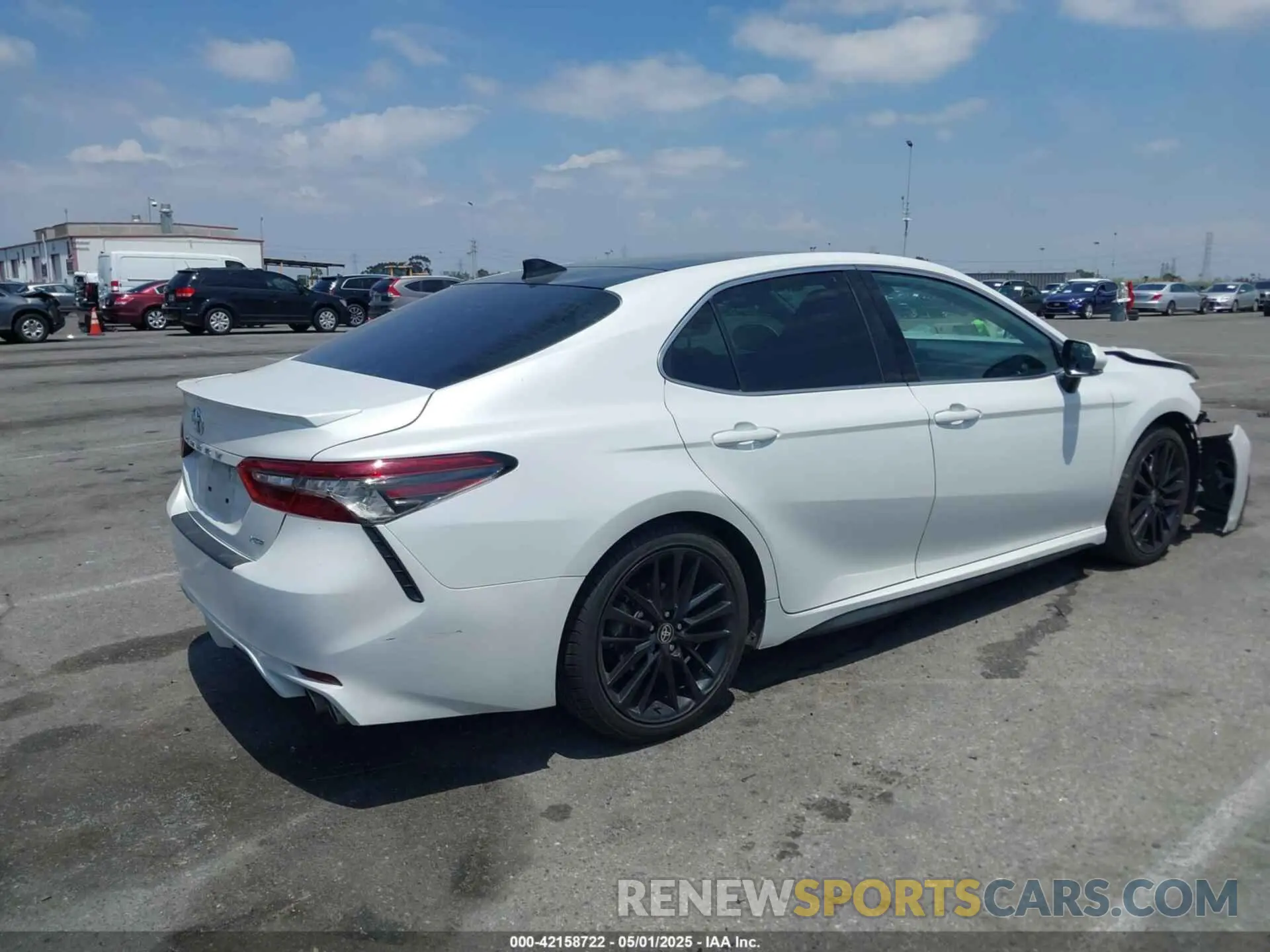 4 Photograph of a damaged car 4T1K61AK0MU588795 TOYOTA CAMRY 2021