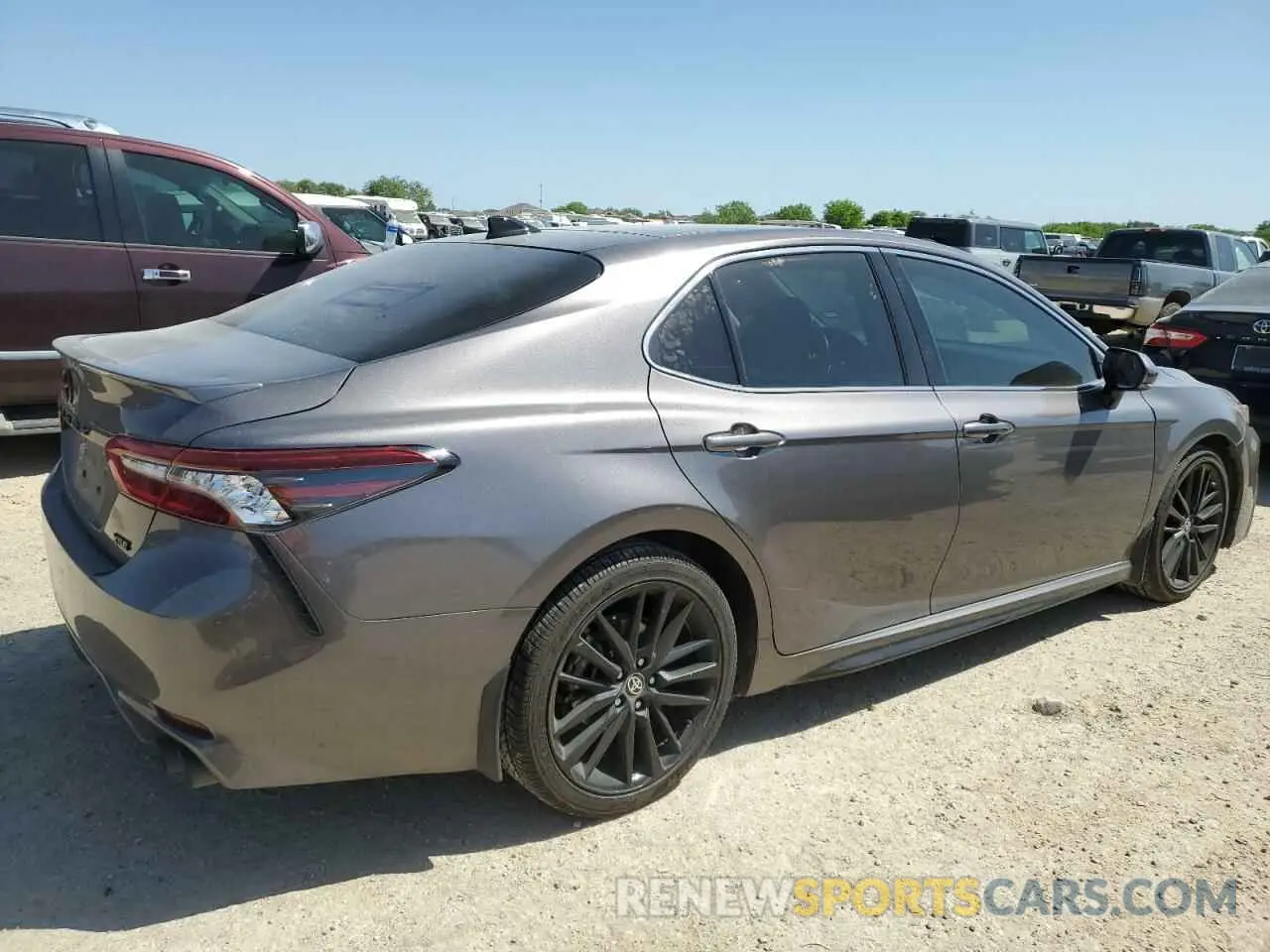 3 Photograph of a damaged car 4T1K61AK0MU610259 TOYOTA CAMRY 2021