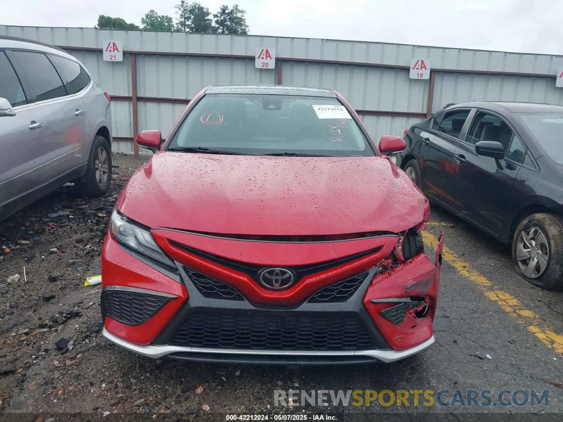 12 Photograph of a damaged car 4T1K61AK1MU426769 TOYOTA CAMRY 2021