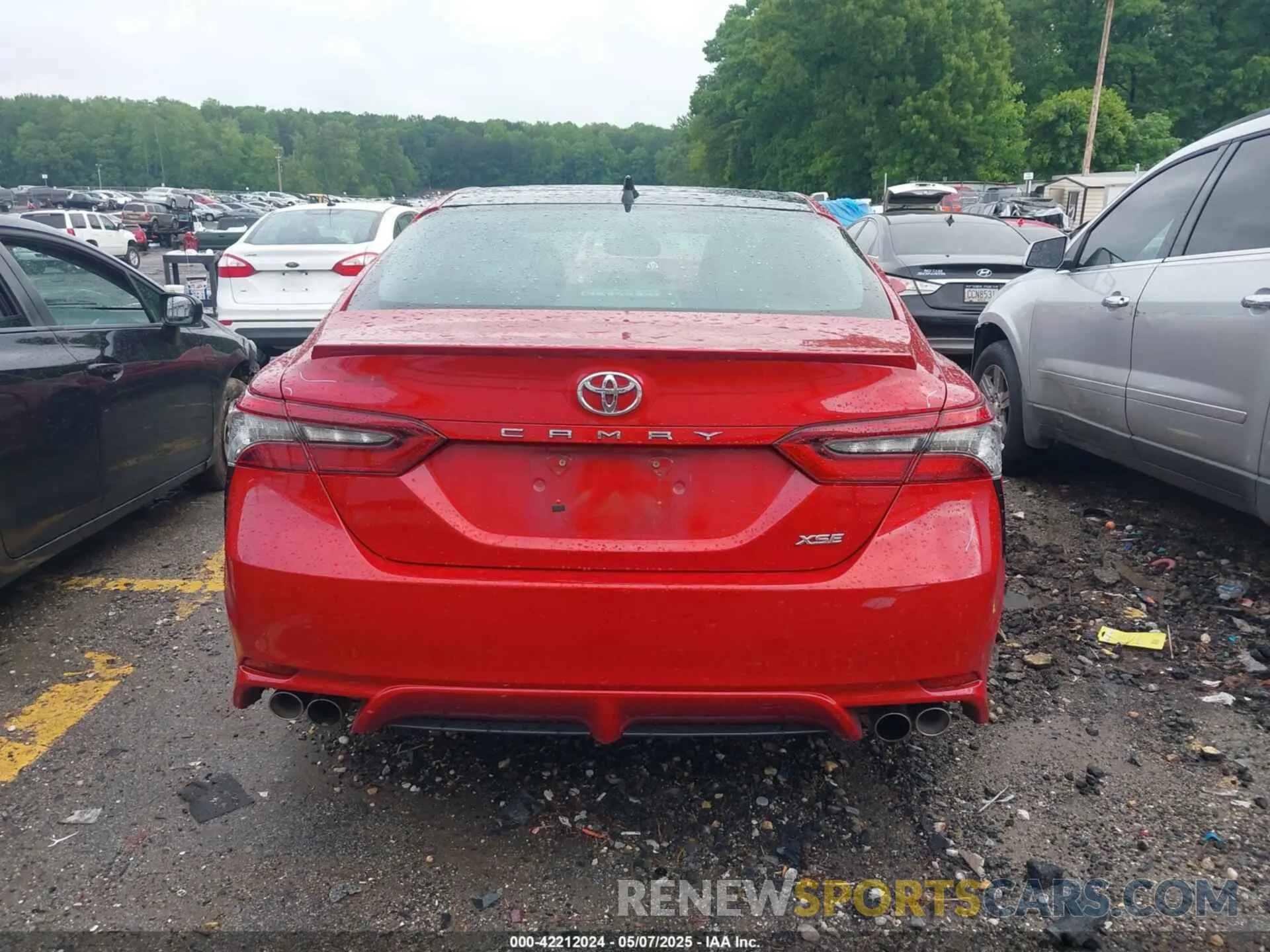16 Photograph of a damaged car 4T1K61AK1MU426769 TOYOTA CAMRY 2021