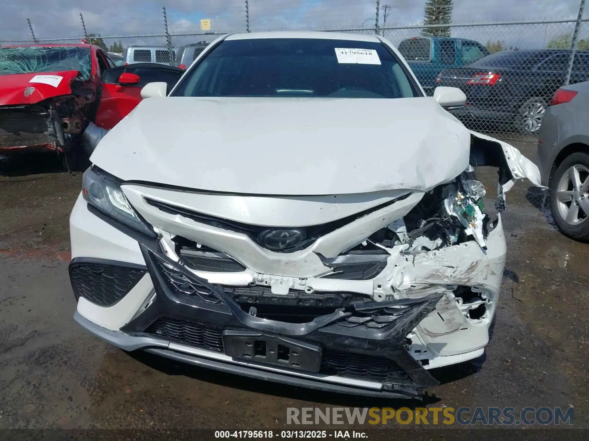 12 Photograph of a damaged car 4T1K61AK1MU495283 TOYOTA CAMRY 2021