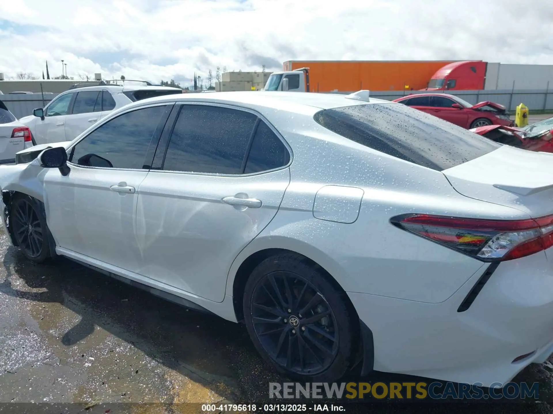 14 Photograph of a damaged car 4T1K61AK1MU495283 TOYOTA CAMRY 2021