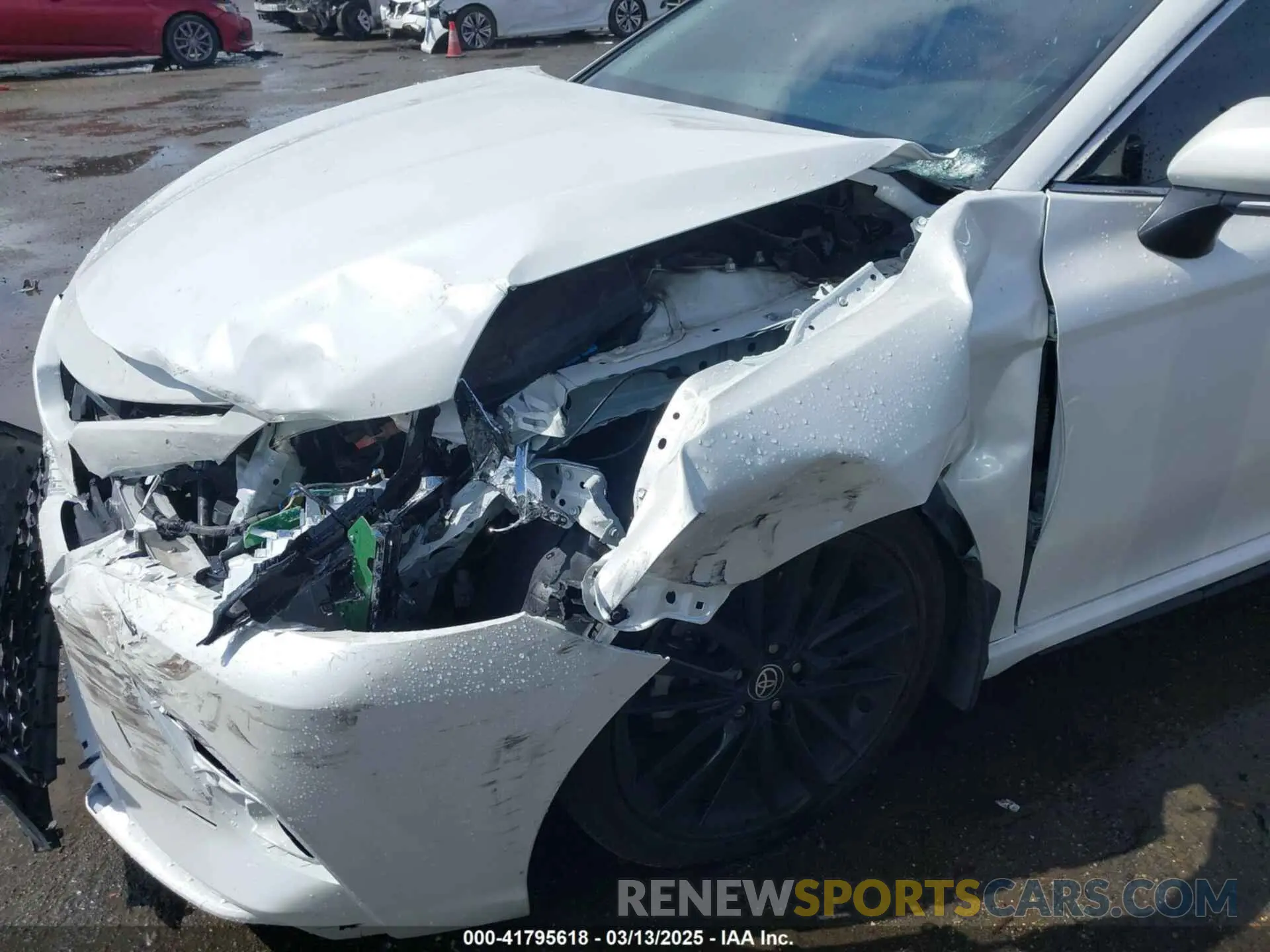 17 Photograph of a damaged car 4T1K61AK1MU495283 TOYOTA CAMRY 2021
