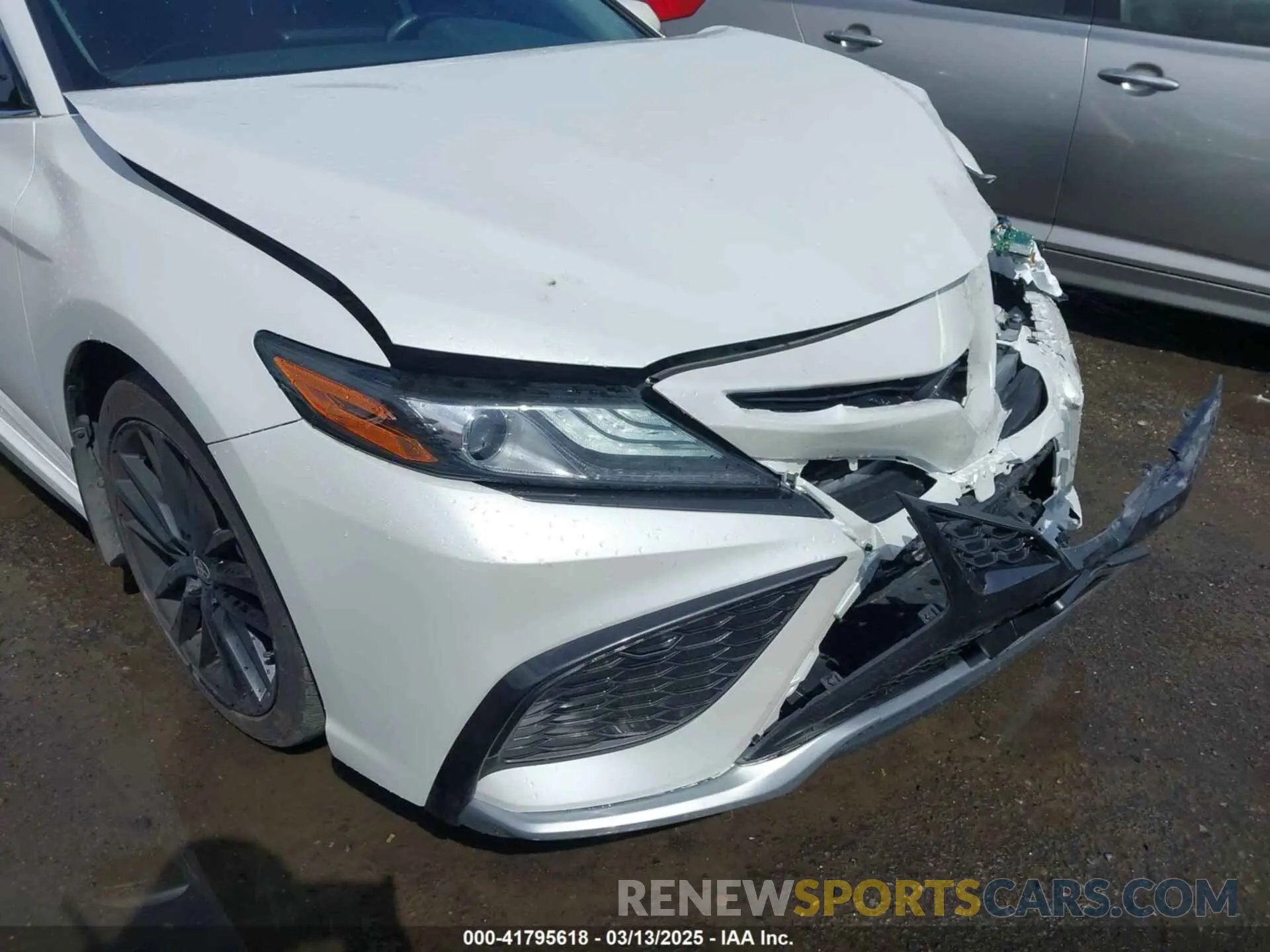 19 Photograph of a damaged car 4T1K61AK1MU495283 TOYOTA CAMRY 2021