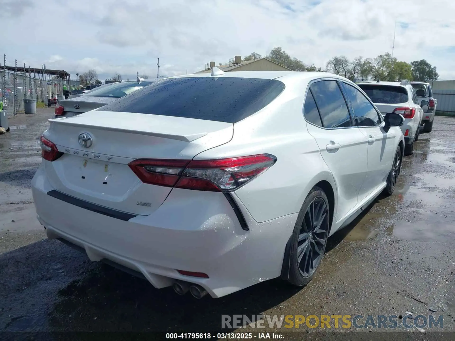 4 Photograph of a damaged car 4T1K61AK1MU495283 TOYOTA CAMRY 2021