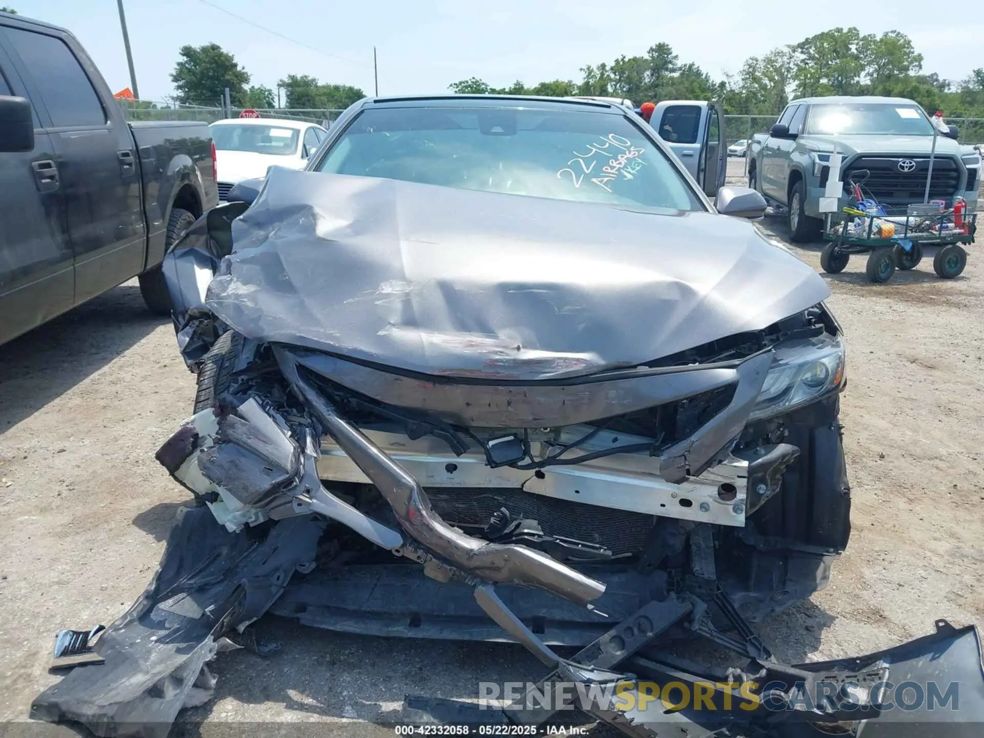 12 Photograph of a damaged car 4T1K61AK1MU560049 TOYOTA CAMRY 2021