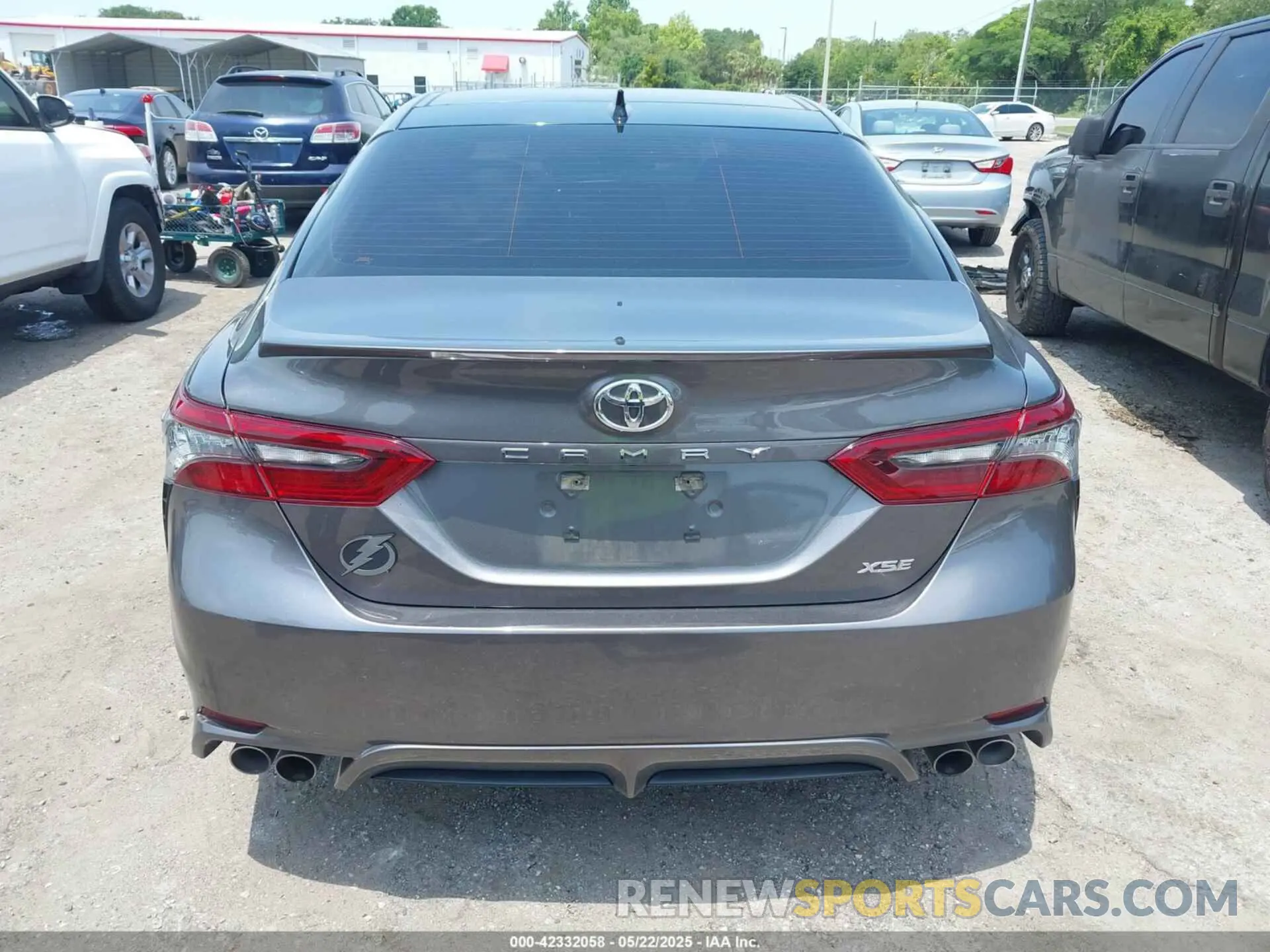 16 Photograph of a damaged car 4T1K61AK1MU560049 TOYOTA CAMRY 2021
