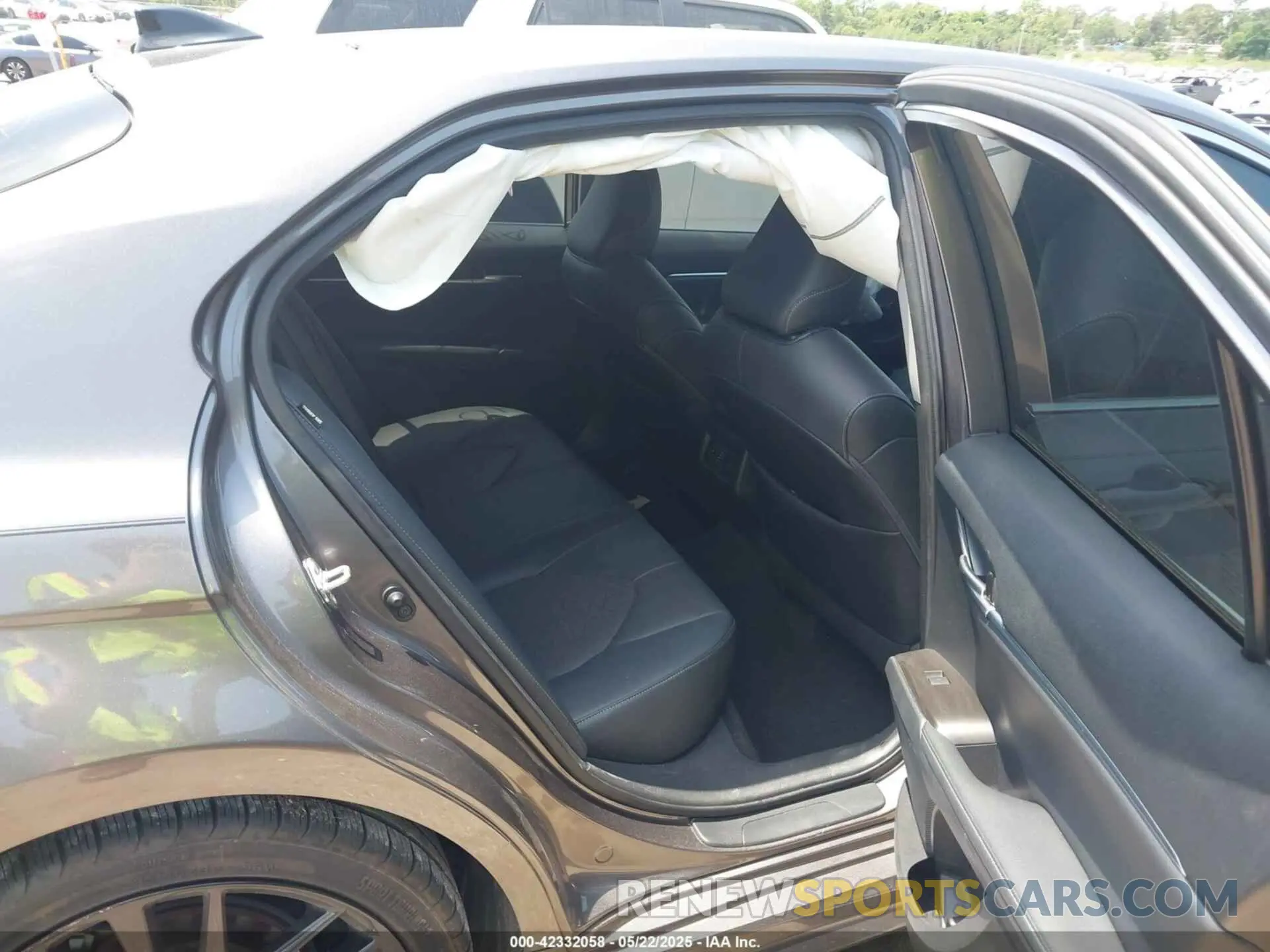 8 Photograph of a damaged car 4T1K61AK1MU560049 TOYOTA CAMRY 2021