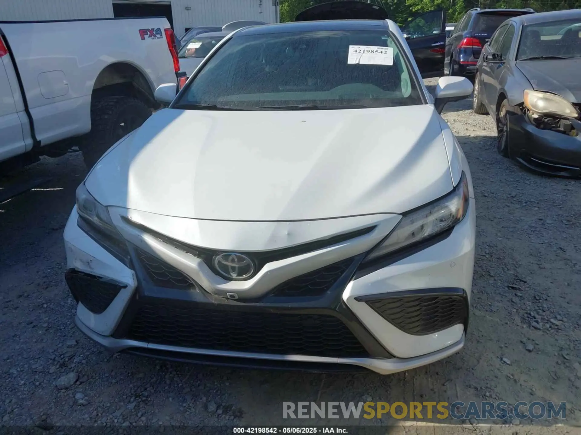 12 Photograph of a damaged car 4T1K61AK1MU590961 TOYOTA CAMRY 2021