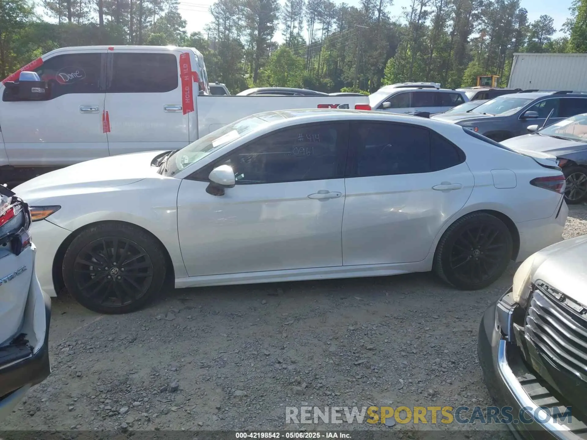 14 Photograph of a damaged car 4T1K61AK1MU590961 TOYOTA CAMRY 2021